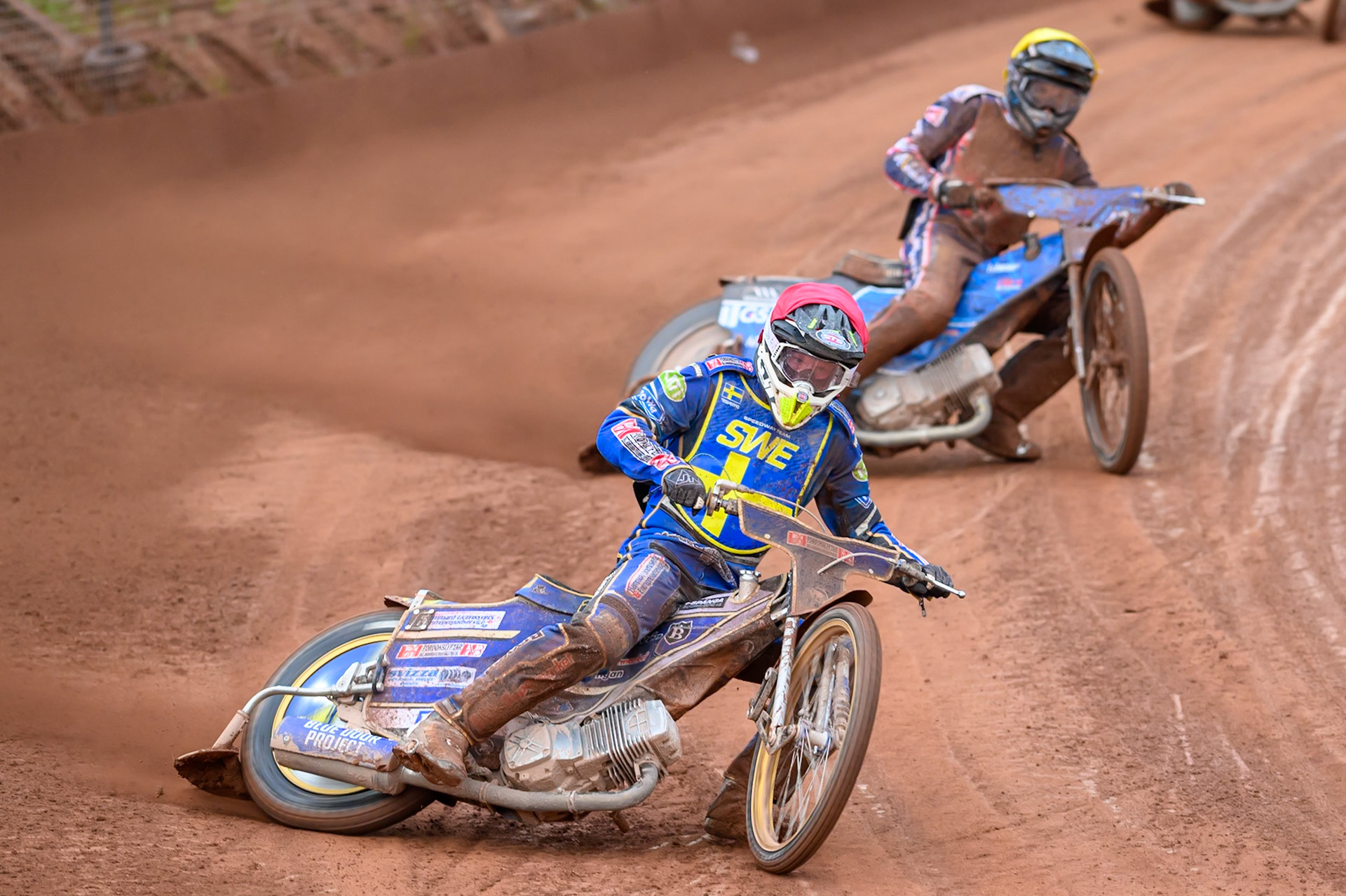Victor Palovaara of Sweden in Red leading Adam Ellis of Great Britain in Yellow during the Speedway GP Qualifying Round 3 at Allied Ashfield Stadium, Glasgow on Saturday 30th May 2026. (Photo: Ian Charles | MI News)
