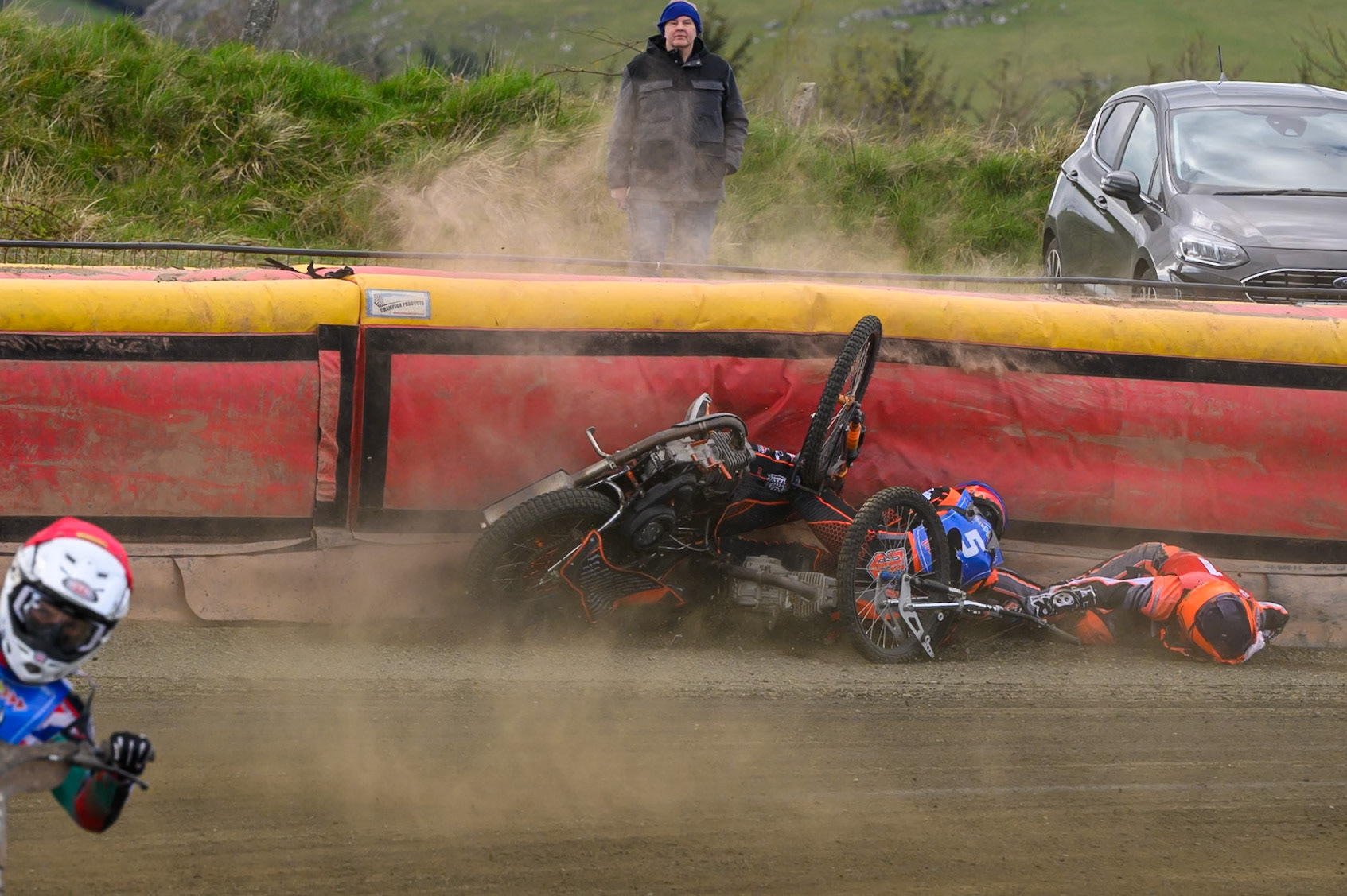 Connor Coles of NDL Nomads   in White fall and Jack Smith of Buxton Bulls   in Blue collides with him during the  Challenge match between Buxton Bulls and NDL Nomads at Hi-Edge Speedway, Buxton on Sunday 19th April 2026. (Photo: Ian Charles | MI News)