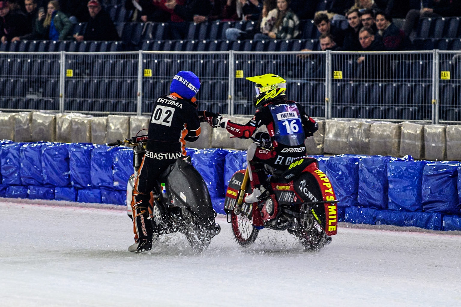 Sebastian Reitsma of The Netherlands in Blue congratulates Jasper Iwema of The Netherlands on his win during the Roelof Thijs Bokaal at Ice Rink Thialf, Heerenveen, The Netherlands on Friday 5th April 2024. (Photo: Ian Charles | MI News)