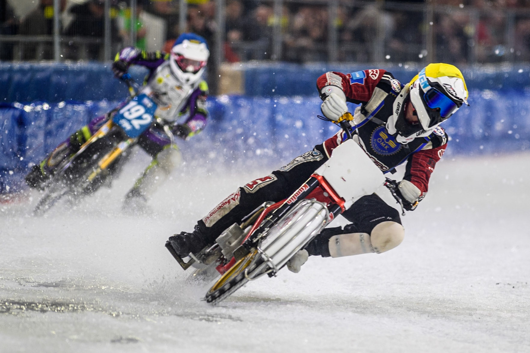 Robin Häggström of Sweden in Yellow leading Paul Cooper of Great Britain in Blue during the Roelof Thijs Bokaal, Ice Rink Thialf, Heerenveen, Netherlands on Friday 4th April 2025. (Photo: Ian Charles | MI News)