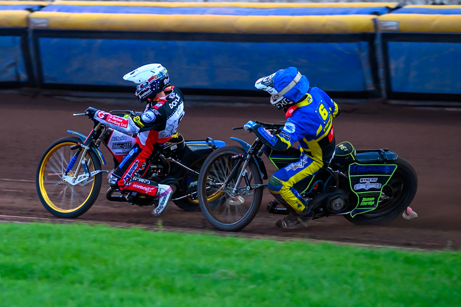 Jason Doyle of Belle Vue Aces in White leading Jye Etheridge of Sheffield Tigers in Blue during the Rowe Motor Oil Premiership match between Sheffield Tigers and Belle Vue Aces at Owlerton Stadium, Sheffield on Monday 31st August 2026. (Photo: Ian Charles | MI News)