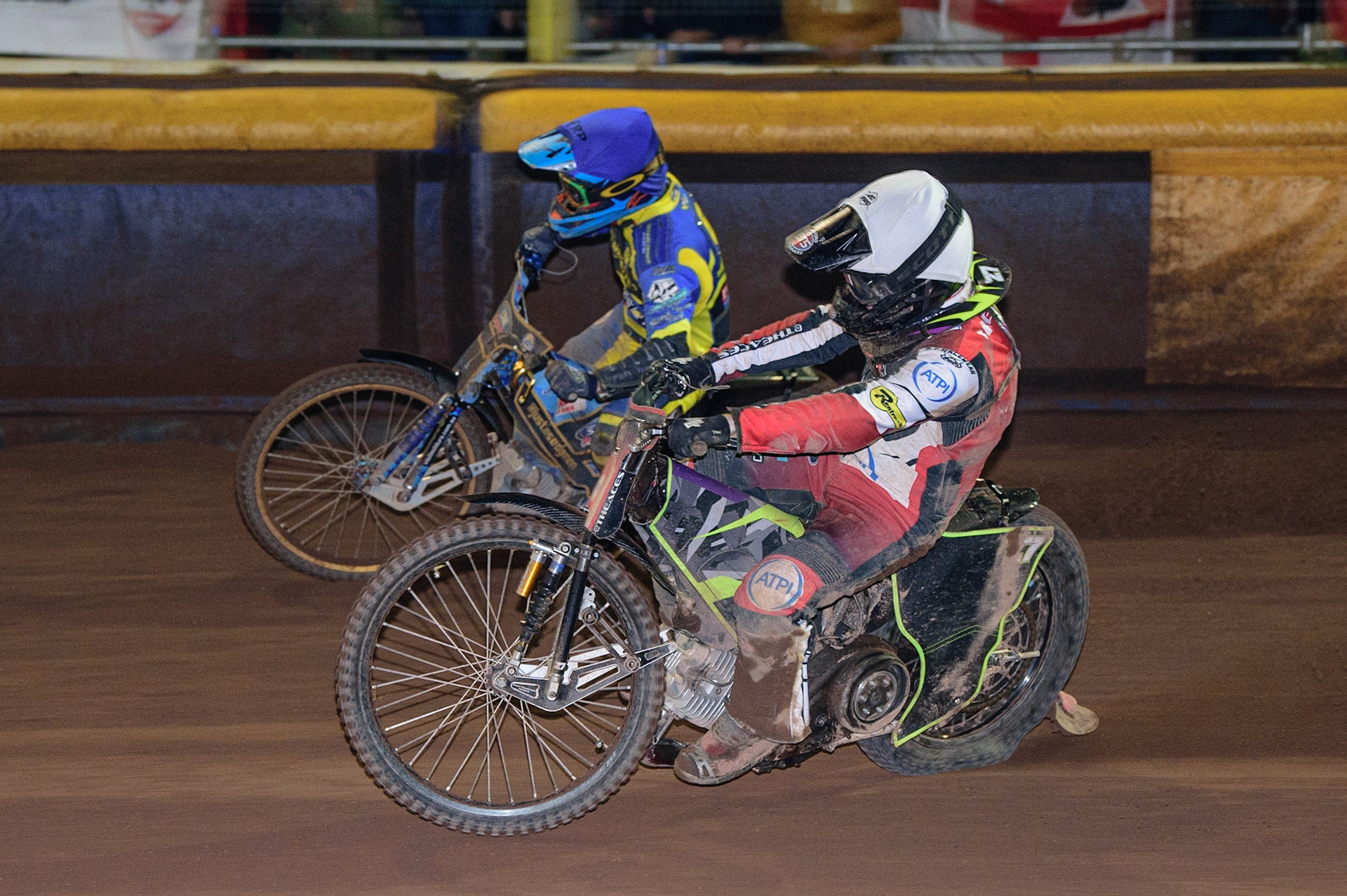Justin Sedgmen  (Blue)passes Tom Brennan   (White) during the SGB Premiership Grand Final 2nd Leg between Sheffield Tigers and Belle Vue Aces at Owlerton Stadium, Sheffield on Thursday 13th October 2022. (Credit: Ian Charles | MI News)