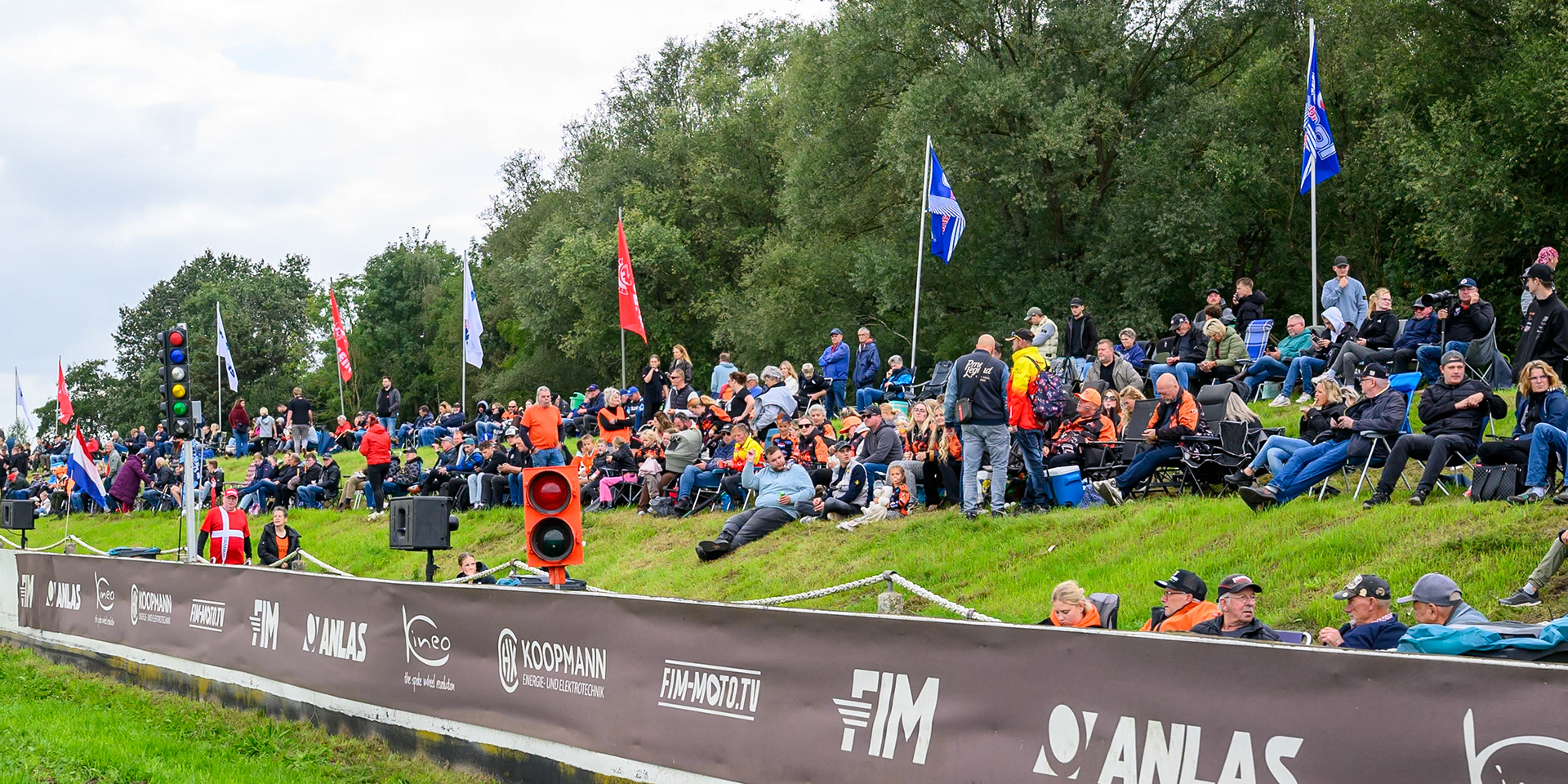 The crowd on the Home straight during the FIM Long Track of Nations 2026 at the Speed Centre Roden in the Netherlands on Sunday 20th September 2026. (Photo: Ian Charles | MI News)