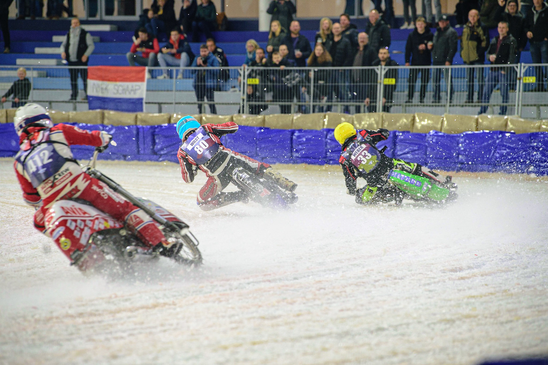 HEERENVEEN, NL.  Jiri Wildt (80) (Blue) leads Johann Weber (33)  (Yellow) during the FIM Ice Speedway Gladiators World Championship Final 4 at Ice Rink Thialf, Heerenveen on Sunday  3 April 2022. (Credit: Ian Charles | MI News)