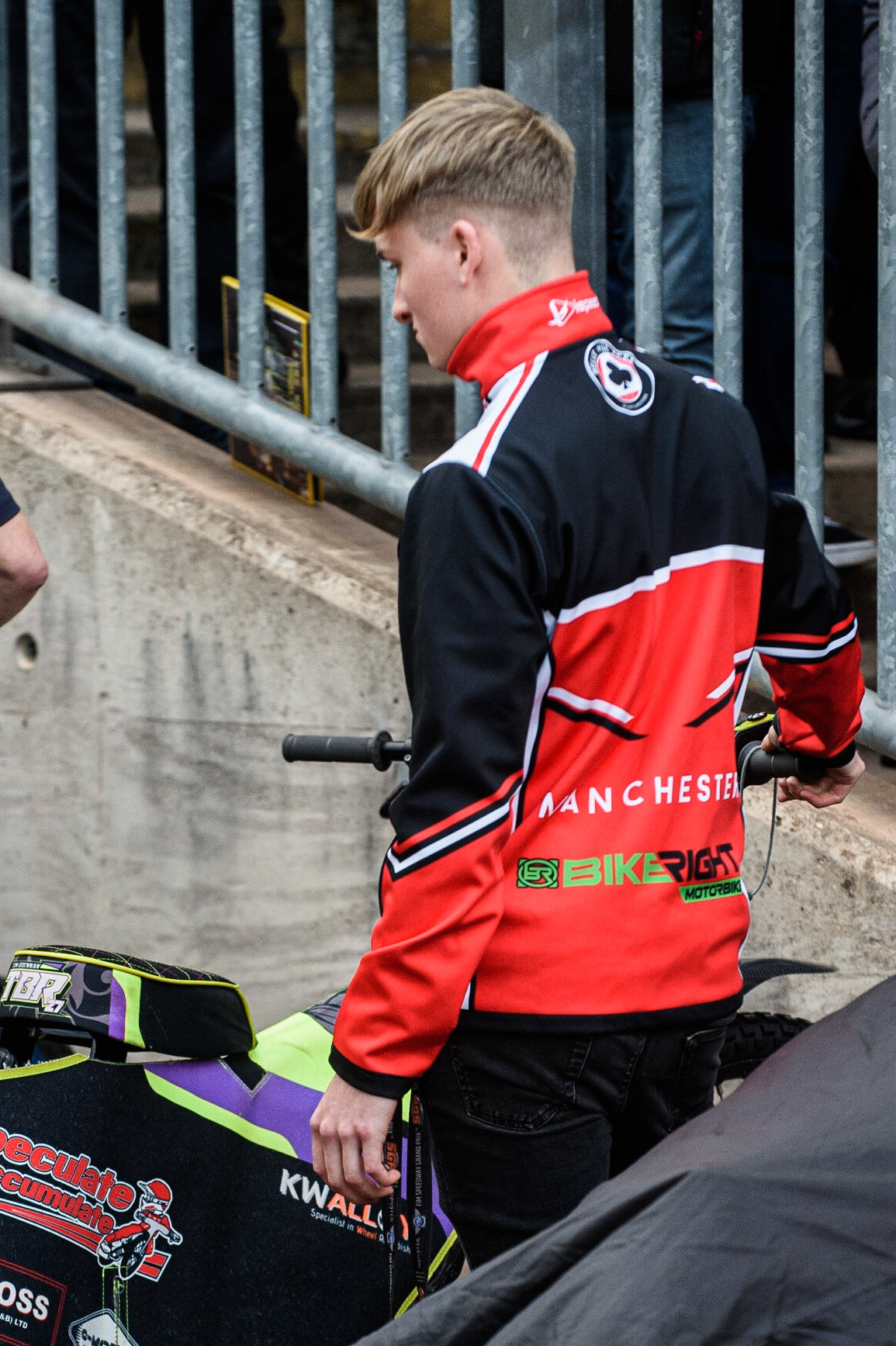 SHEFFIELD, UK. AUG 2NDTom Brennan prepares his bike during the SGB Premiership match between Sheffield Tigers and Belle Vue Aces at Owlerton Stadium, Sheffield on Thursday 2nd September 2021. (Credit: Ian Charles | MI News)