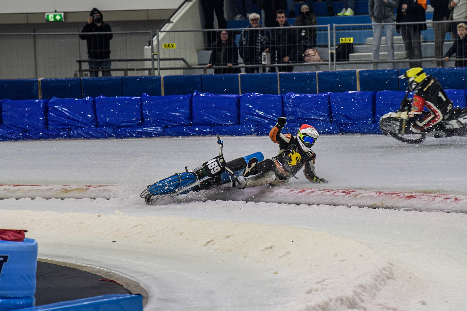 Melwin Björklin of Sweden falls when eating the Grand Final during the Roelof Thijs Bokaal, Ice Rink Thialf, Heerenveen, Netherlands on Friday 4th April 2025. (Photo: Ian Charles | MI News)