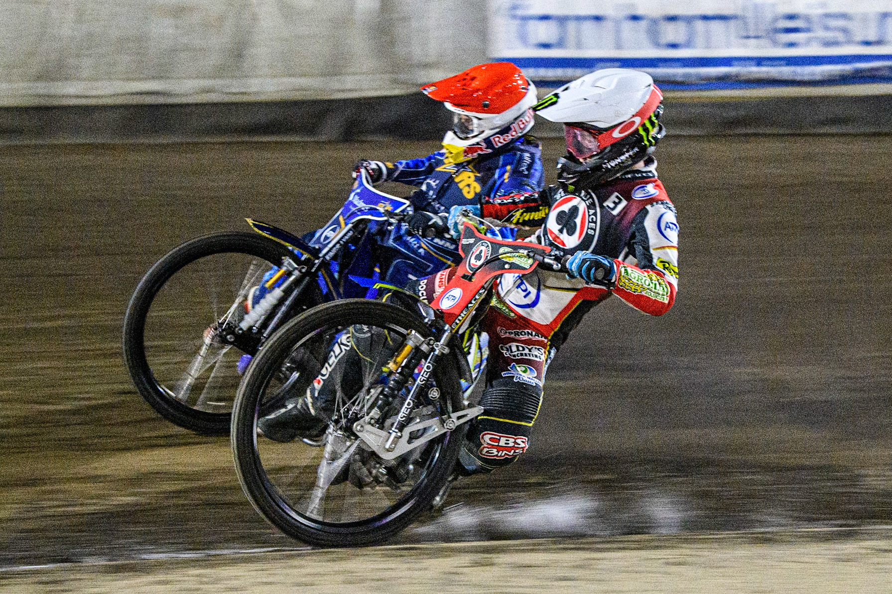 Jaimon Lidsey  (White) inside Robert Lambert  (Red) during the Sports Insure Premiership match between King's Lynn Stars and Belle Vue Aces at the Adrian Flux Arena, King's Lynn on Thursday 24th August 2023. (Photo: Ian Charles | MI News)