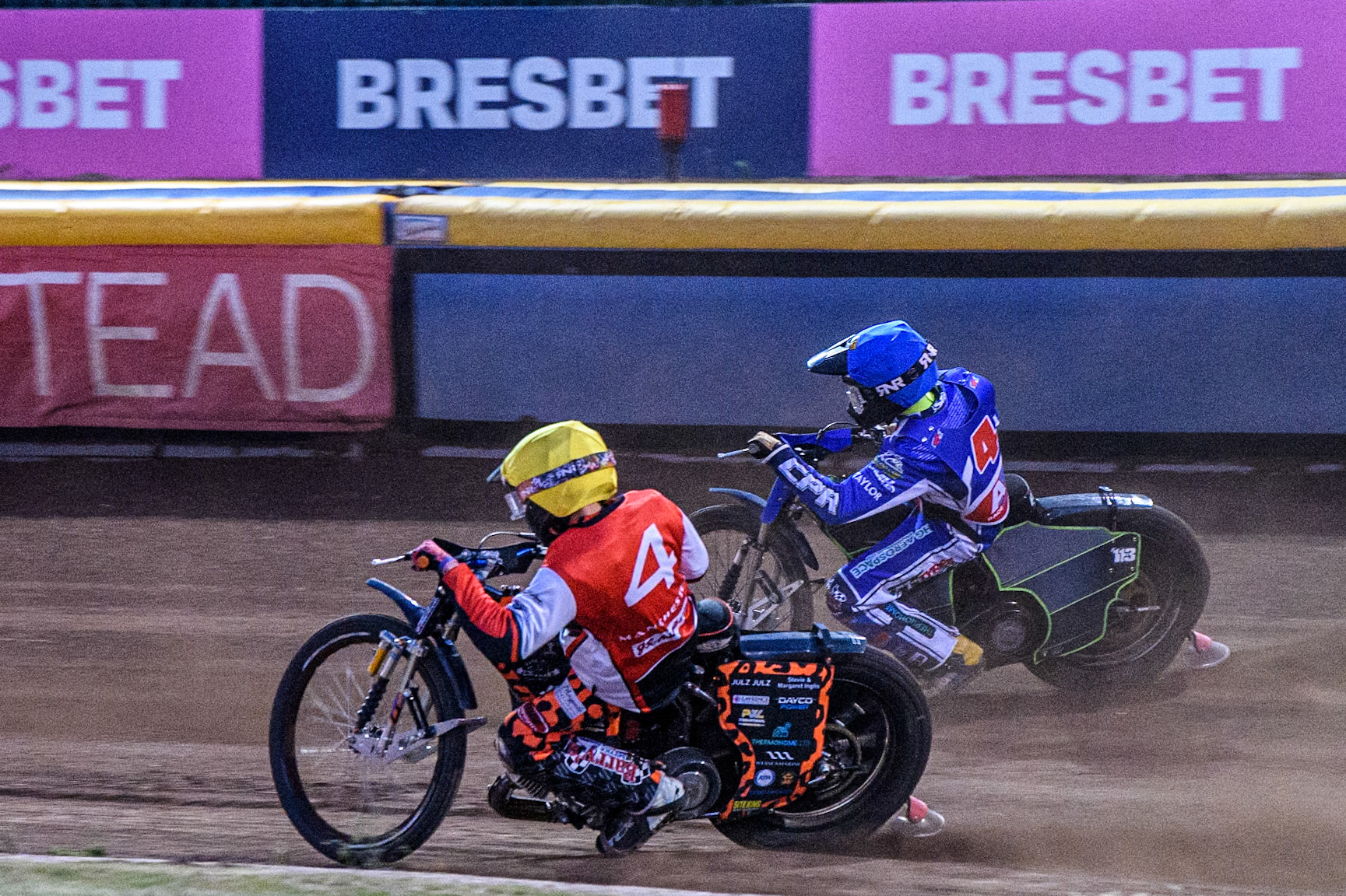 Belle Vue Colts' Guest Rider Cooper Rushen in Yellow rides inside Steelers' Vinnie Foord in Blue during the WSRA National Development League match between Steelers and Belle Vue Colts at Owlerton Stadium, Sheffield on Monday 5th May 2025. (Photo: Ian Charles | MI News)