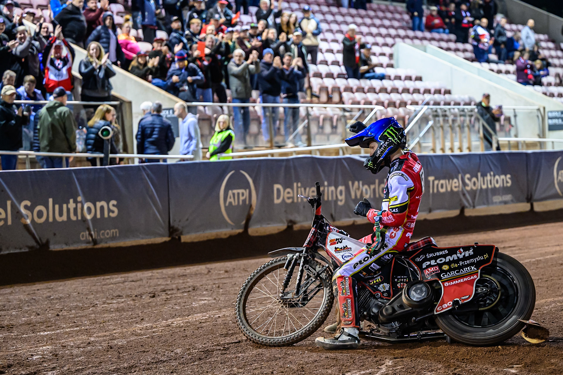 Dan Bewley of Belle Vue Aces  acknowledges the fans after the final heat during the Rowe Motor Oil Premiership Play Off Semi Final 1 (1st Leg)  between Belle Vue Aces and Ipswich Witches at the National Speedway Stadium, Manchester on Monday 8th September 2025. (Photo: Ian Charles | MI News)