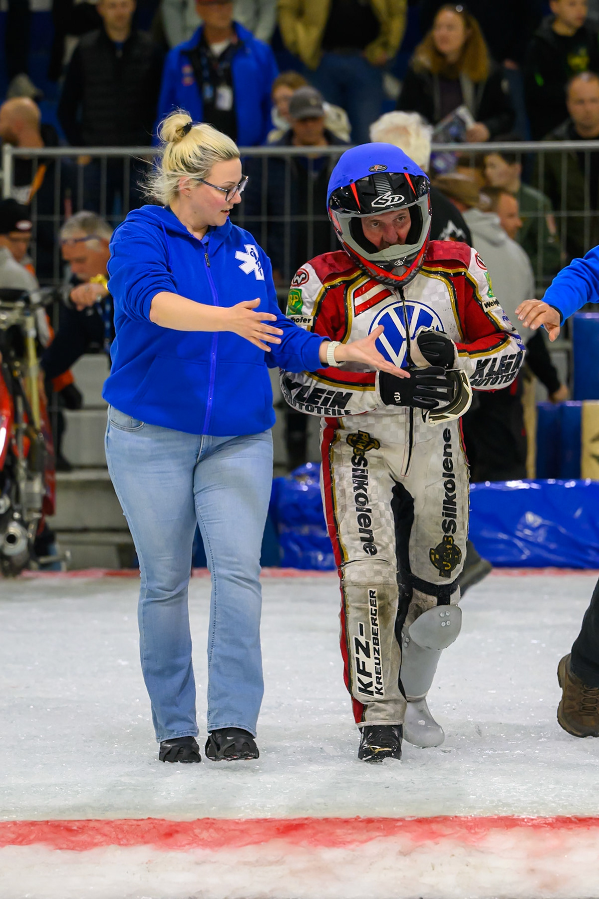 Josef Kreuzberger of Austria  walks away from his fall during the ROELOF THIJS BOKAAL at Ice Rink Thialf, Heerenveen on Friday 10th April 2026.  (Photo: Ian Charles | MI News)