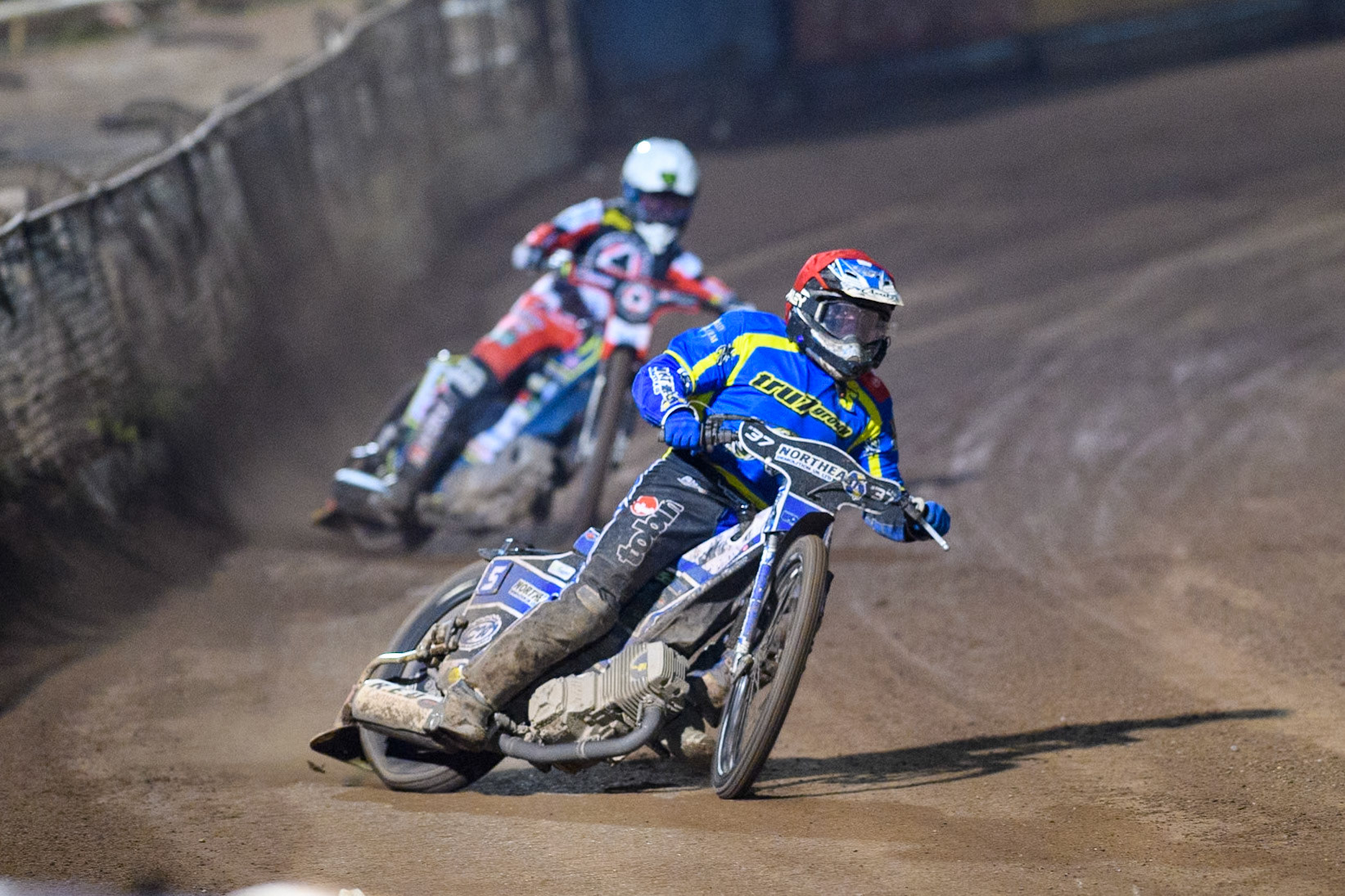 Sheffield Tigers' Guest Rider Chris Harris  in Red leading Belle Vue Aces' Jaimon Lidsey  in White during the Rowe Motor Oil Premiership Play Off Semi Final 2nd leg between Sheffield Tigers and Belle Vue Aces at Owlerton Stadium, Sheffield on Thursday 19th September 2024. (Photo: Ian Charles | MI News)