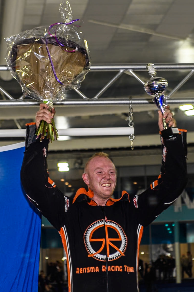 Sebastian Reitsma of The Netherlands with his 2nd place trophy during the Roelof Thijs Bokaal at Ice Rink Thialf, Heerenveen, The Netherlands on Friday 5th April 2024. (Photo: Ian Charles | MI News)