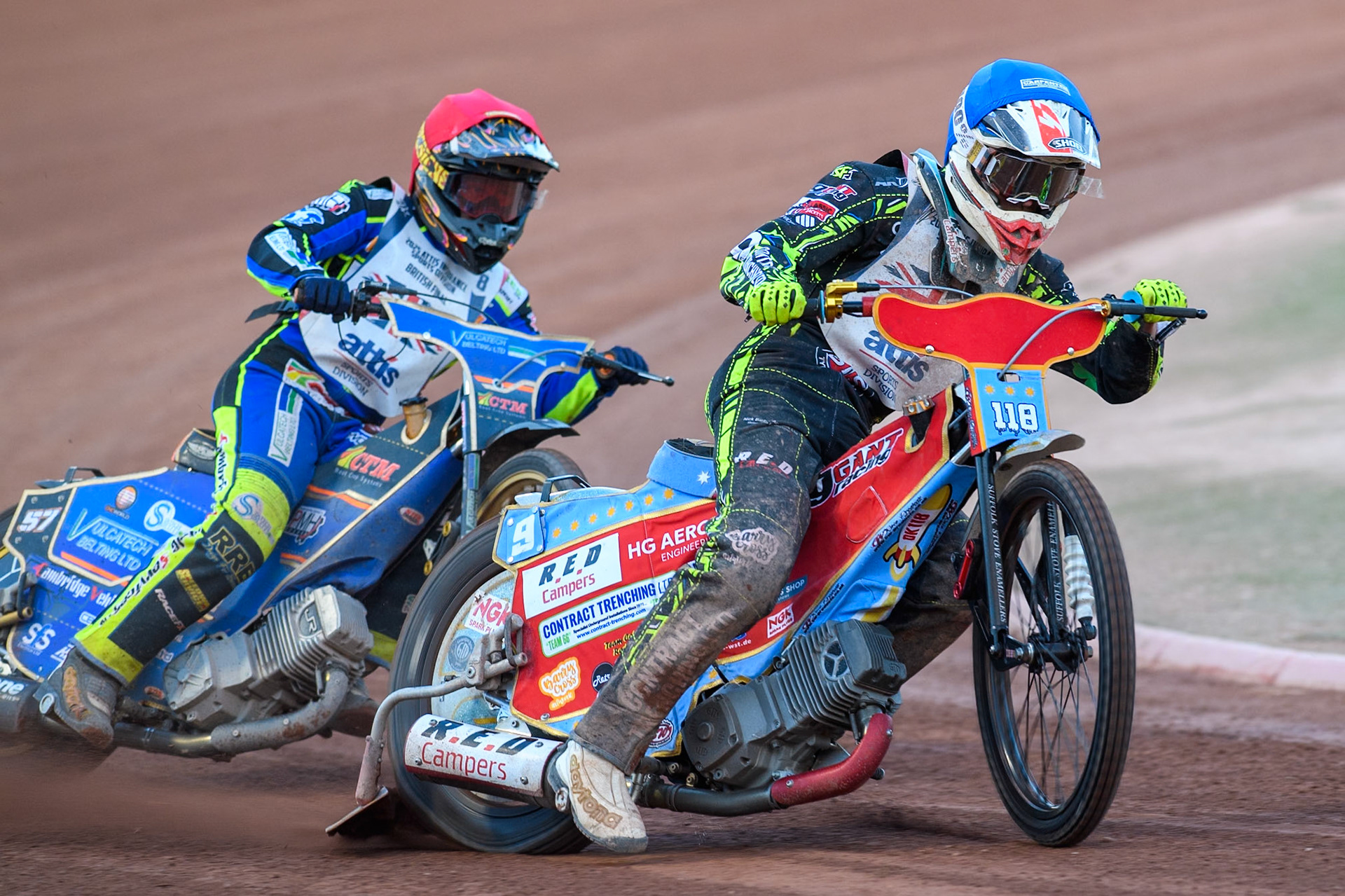 Drew Kemp in Blue leading Connor Mountain in Red during the Attis Insurance Sports Division British Final at the National Speedway Stadium, Manchester on Monday 12th May 2025. (Photo: Ian Charles | MI News)
