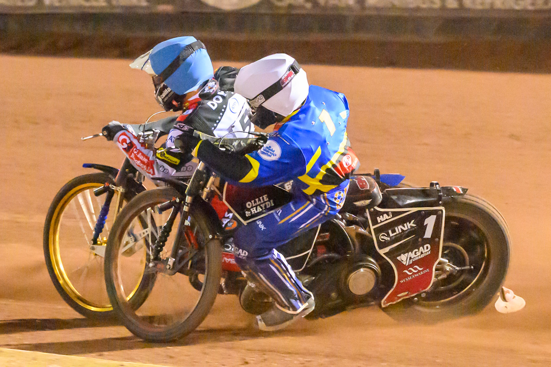 Ben Cook, Guest Rider for Sheffield Tigers in White on the inside of Jason Doyle of Belle Vue Aces in Blue during the Rowe Motor Oil Premiership match between Belle Vue Aces and Sheffield Tigers at the National Speedway Stadium, Manchester on Monday 14th September 2026. (Photo: Ian Charles | MI News)