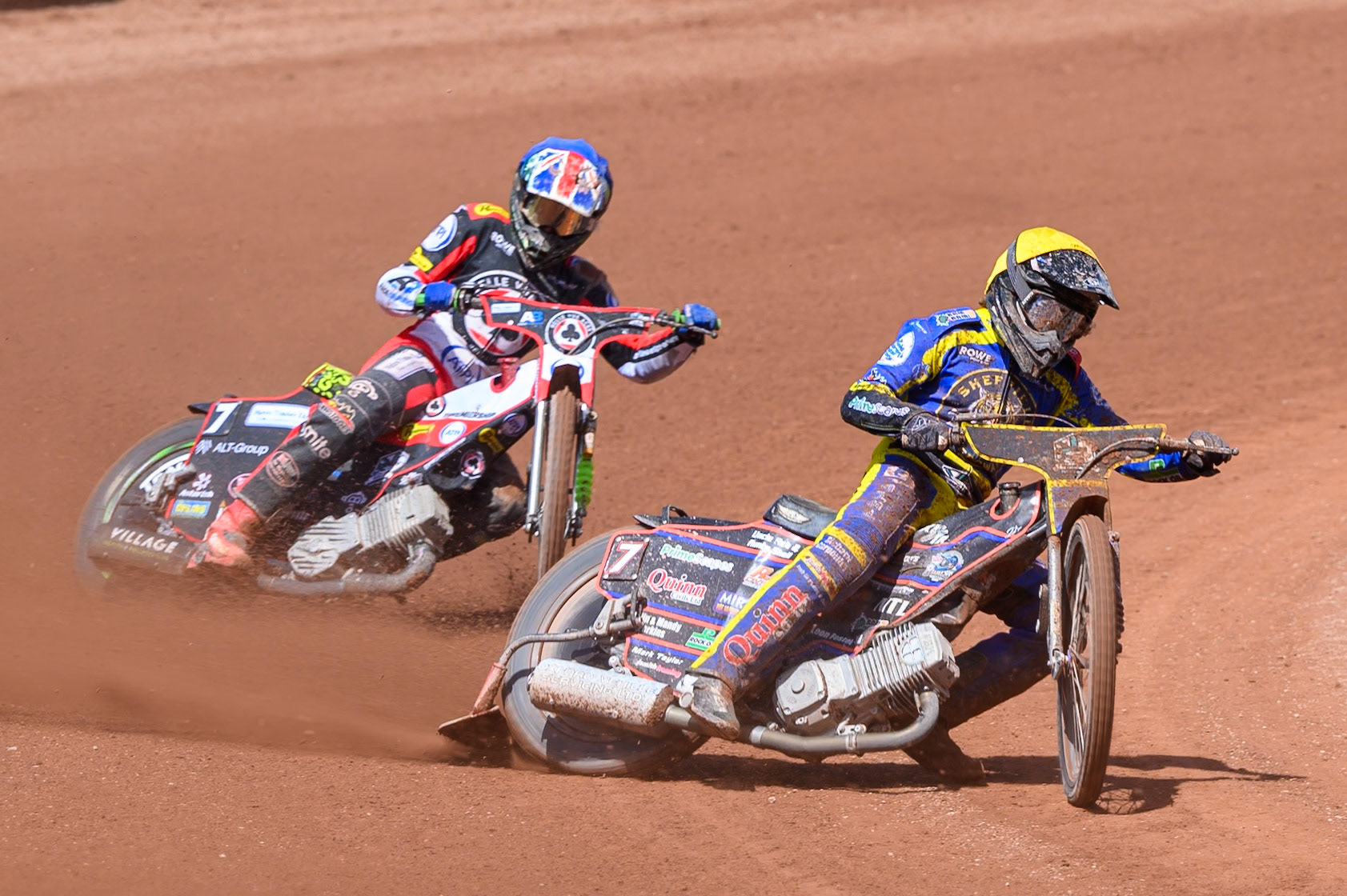 Luke Killeen of Sheffield Tigers in Yellow leading Will Cairns of Belle Vue Aces in Blue during the Rowe Motor Oil Premiership match between Belle Vue Aces and Sheffield Tigers at the National Speedway Stadium, Manchester on Monday 25th May 2026. (Photo: Ian Charles | MI News)