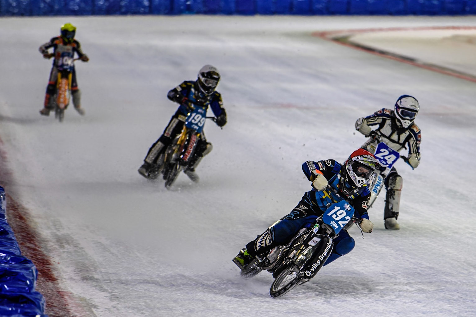 Niclas Svensson (192) of Sweden in Red leading Max Koivula (24) of Finland in Blue Martin Haarahiltunen (199) of Sweden in White and Jasper Iwema (800) of The Netherlands in Yellow in the Grand Final during the FIM Ice Speedway Gladiators World Championship, Final 4 at the Ice Stadium, Thialf, Heerenveen on Sunday 6th April 2025. (Photo: Ian Charles | MI News)