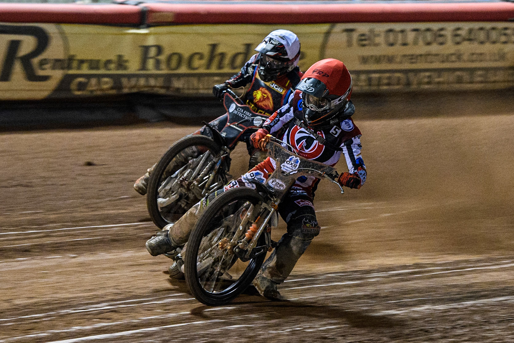 Jack Smith (Red) leads  Ben Morley (White) during the National Development League match between Belle Vue Colts and Leicester Lion Cubs at the National Speedway Stadium, Manchester on Friday 8th September 2023. (Photo: Ian Charles | MI News)