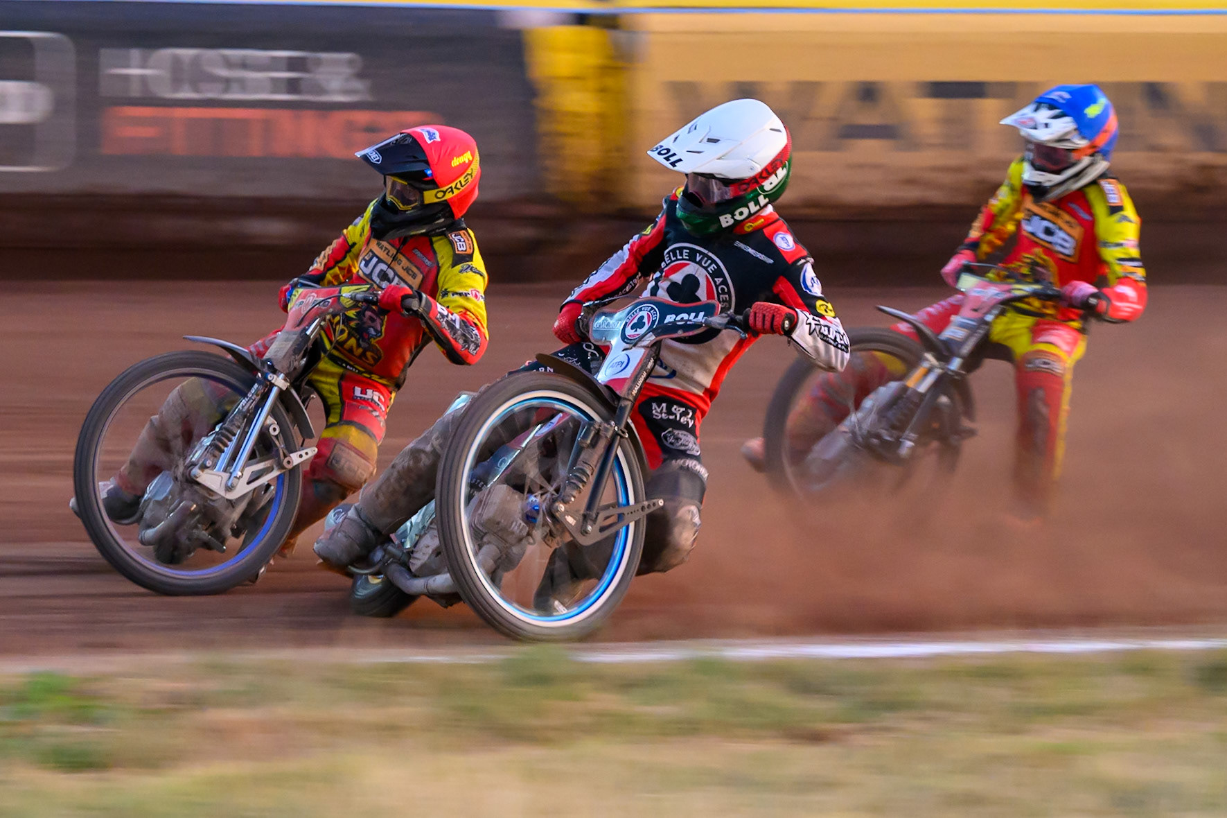 Brady Kurtz of Belle Vue Aces in White rides inside Ryan Douglas of Leicester Lions in Red and Sam Masters of Leicester Lions  in Blue during the Rowe Motor Oil Premiership match between Leicester Lions and Belle Vue Aces at the Hydroscan Arena, Leicester on Thursday 23rd July 2026. (Photo: Ian Charles | MI News)
