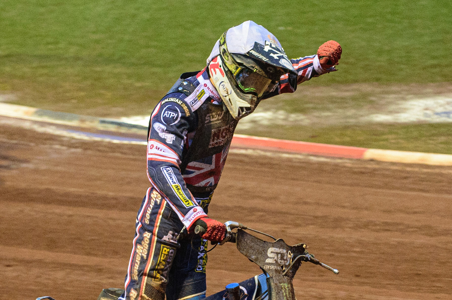 MANCHESTER, UK. OCT 17TH Dan Bewley of Great Britain waves to the crowd during the Monster Energy FIM Speedway of Nations at the National Speedway Stadium, Manchester on Sunday  17th October 2021. (Credit: Ian Charles | MI News)