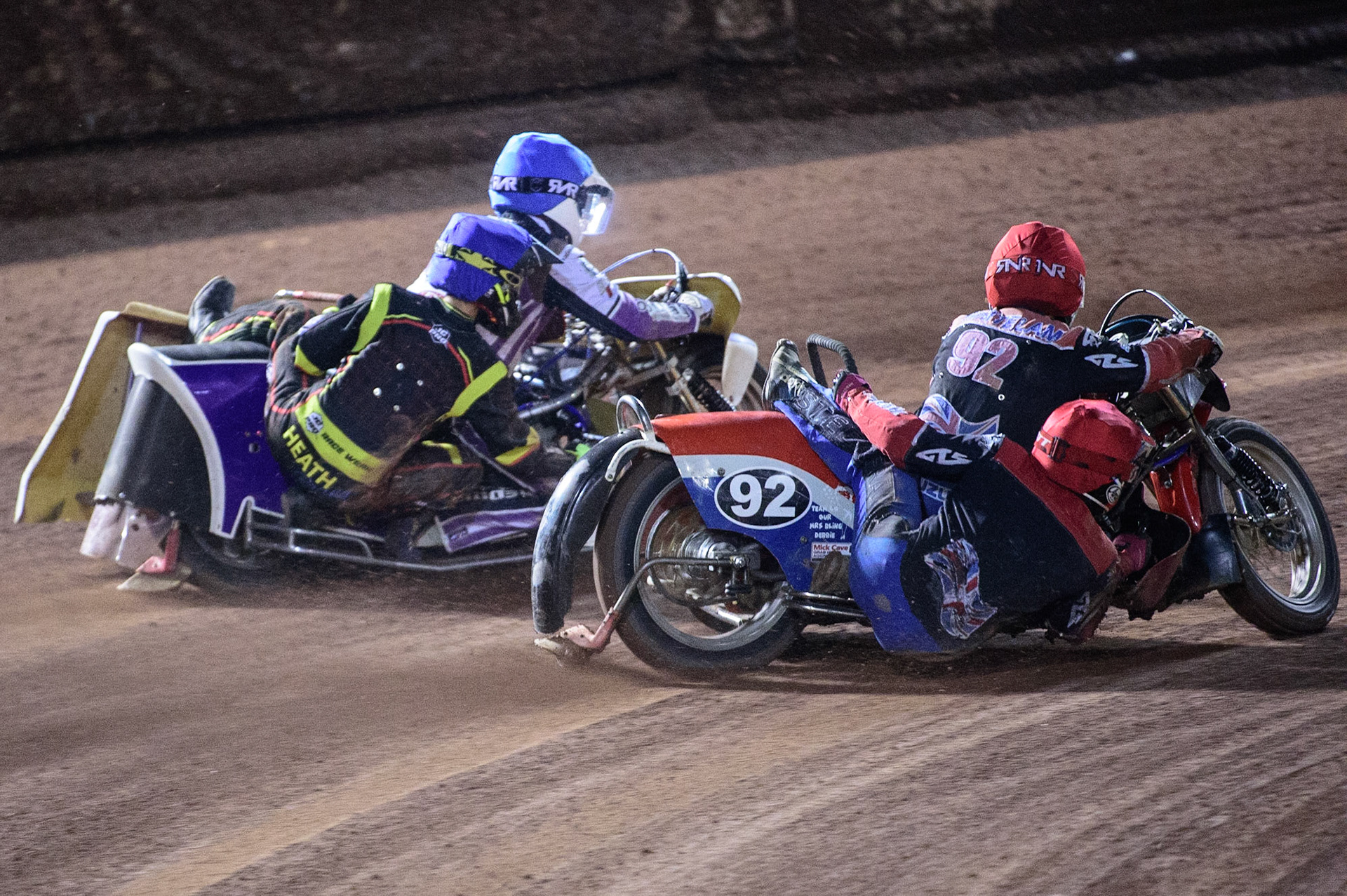 MANCHESTER, UK. OCT 30TH   Paul Whitelam &amp; Richard Webb  (Red) try to force their way past Simon Beaney &amp; Sam Heath (Blue) during the Manchester Masters Sidecar Speedway and Flat Track Racing at the National Speedway Stadium, Manchester on Saturday 30th October 2021. (Credit: Ian Charles | MI News)