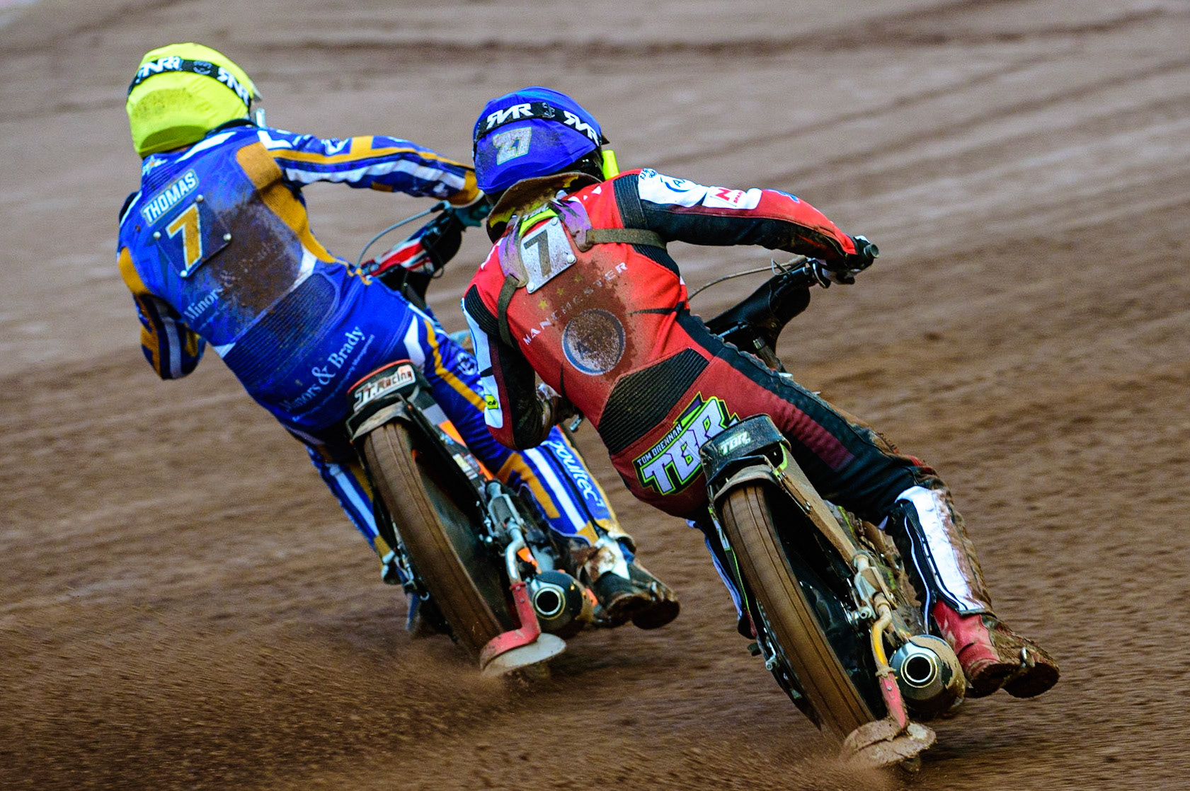 MANCHESTER, UK. MAY 16TH  Tom Brennan   (Blue) outside Jack Thomas  (Yellow) during the SGB Premiership match between Belle Vue Aces and King's Lynn Stars at the National Speedway Stadium, Manchester on Monday 16th May 2022. (Credit: Ian Charles | MI News)