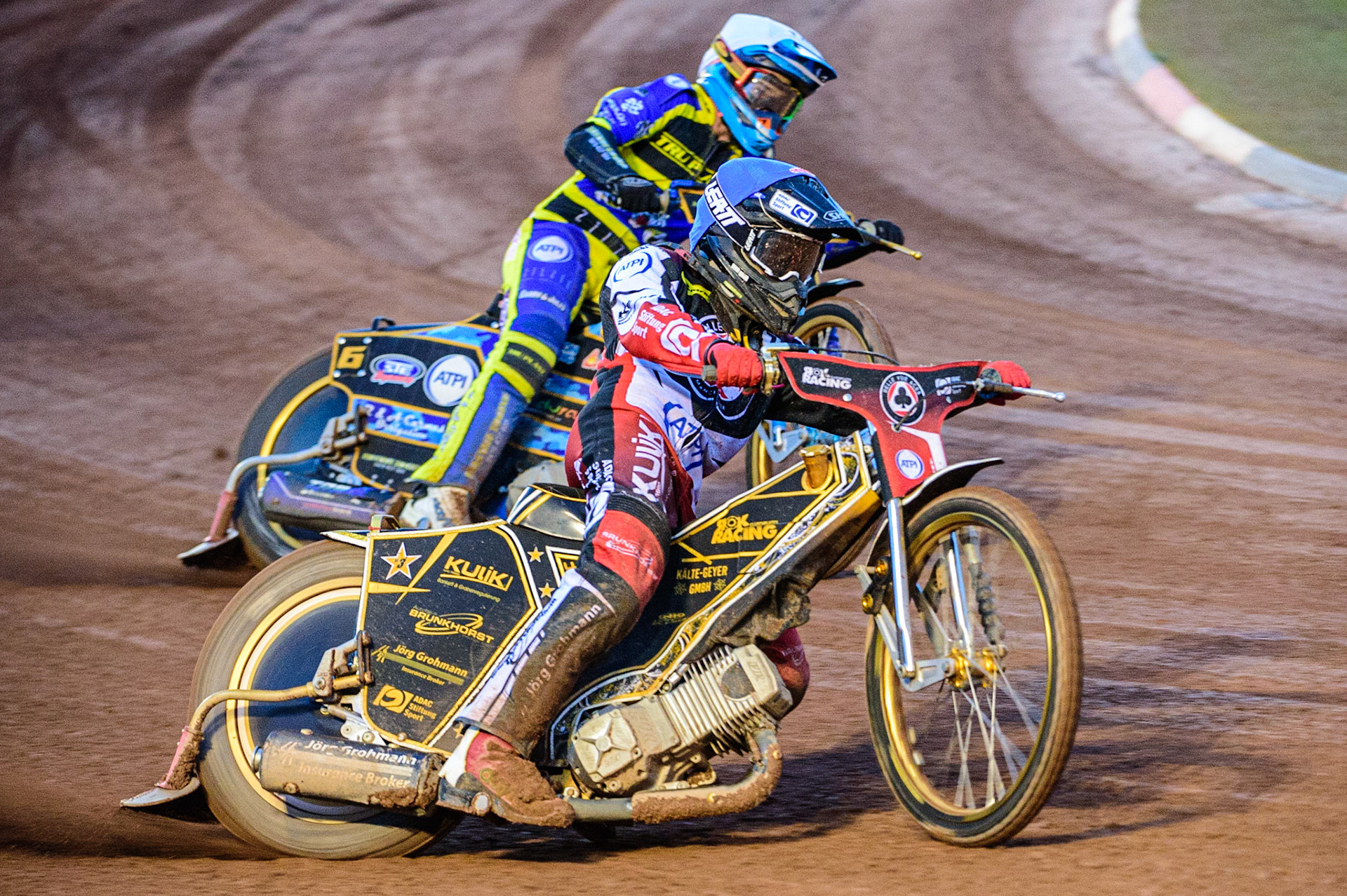 Norick Blodorn   (Blue) leads Justin Sedgmen  (White) during the SGB Premiership match between Belle Vue Aces and Sheffield Tigers at the National Speedway Stadium, Manchester on Monday 5th September 2022. (Credit: Ian Charles | MI News)