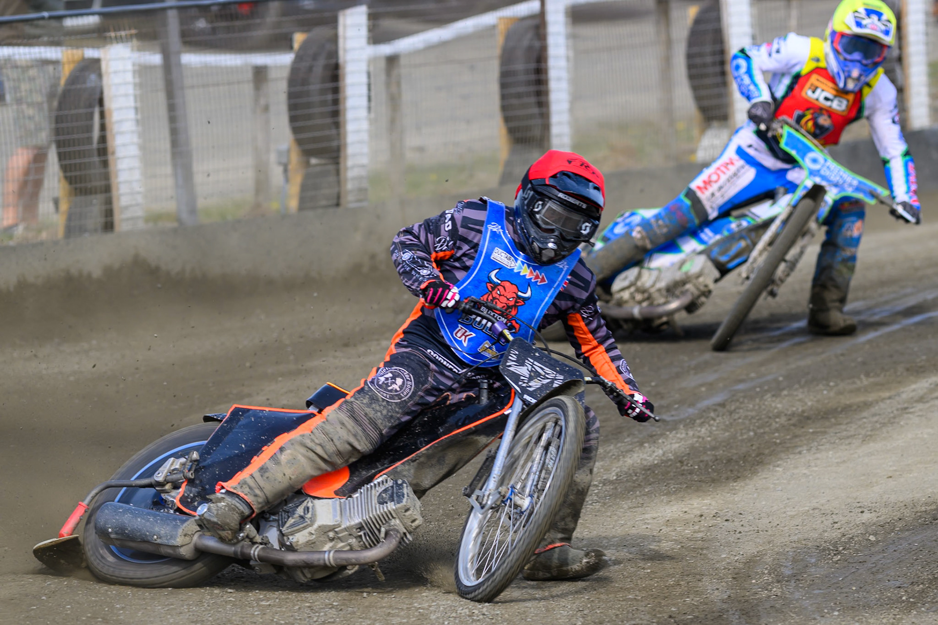 Jack Roberts of Buxton Bulls  in Red leading Tom Spencer of Leicester Lion Cubs  in Yellow during the Challenge match between Buxton Bulls and Leicester Lion Cubs at Hi-Edge Speedway, Buxton on Sunday 26th April 2026. (Photo: Ian Charles | MI News)