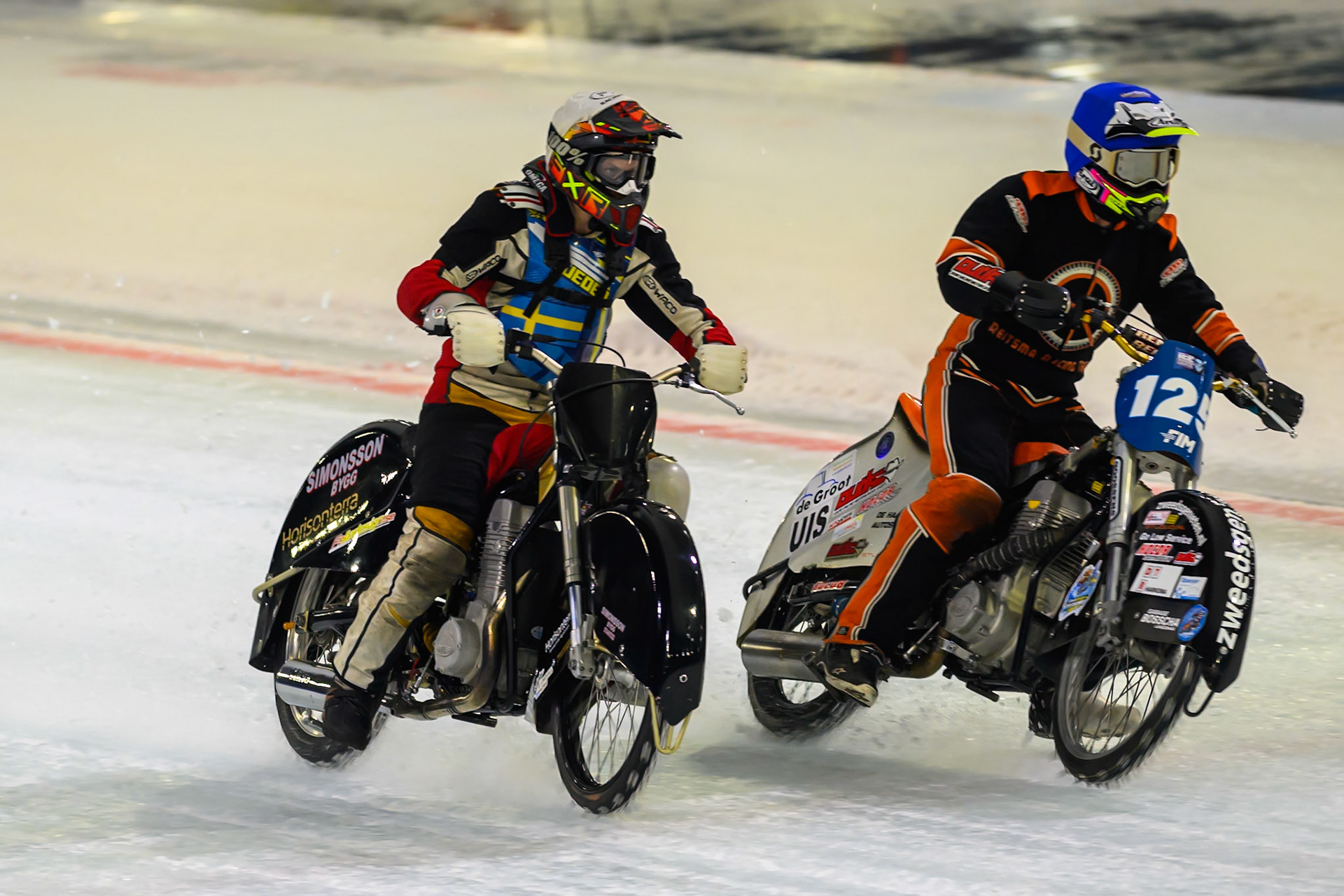 Sebastian Reitsma of The Netherlands  in Blue rides inside Emil Lingvall of Sweden  in White during the ROELOF THIJS BOKAAL at Ice Rink Thialf, Heerenveen on Friday 10th April 2026.  (Photo: Ian Charles | MI News)