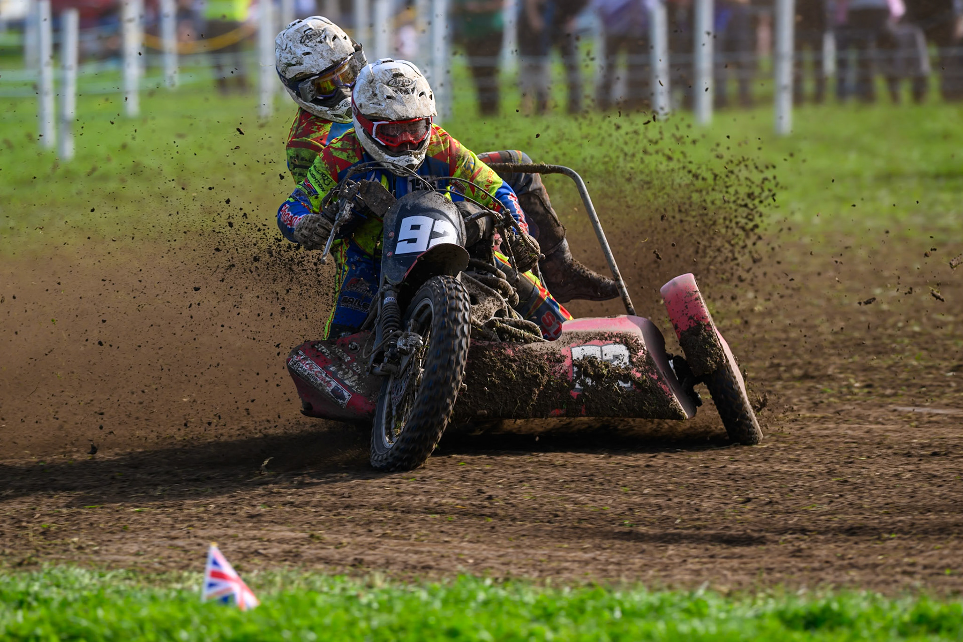 British Masters 1000cc Sidecars: Terry Saunters/Liam Brown (24) lock up and try to correct it during the British Masters Grasstrack Championship at Lower Marsh Farm, Much Hoole, Preston in Lancashire, England on Sunday 13th September 2026. (Photo: Ian Charles | MI News)