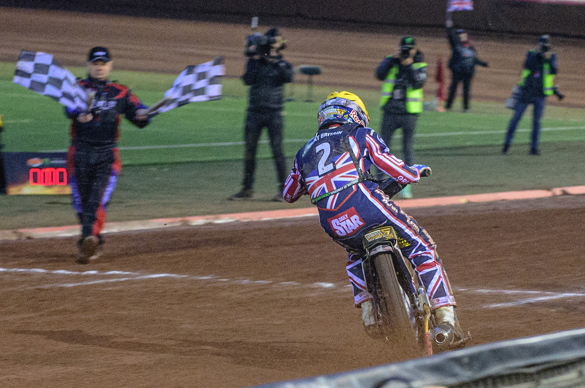 MANCHESTER, UK. OCT 17TH Robert Lambert of Great Britain crosses the fish line as Great Britain win the title during the Monster Energy FIM Speedway of Nations at the National Speedway Stadium, Manchester on Sunday  17th October 2021. (Credit: Ian Charles | MI News)