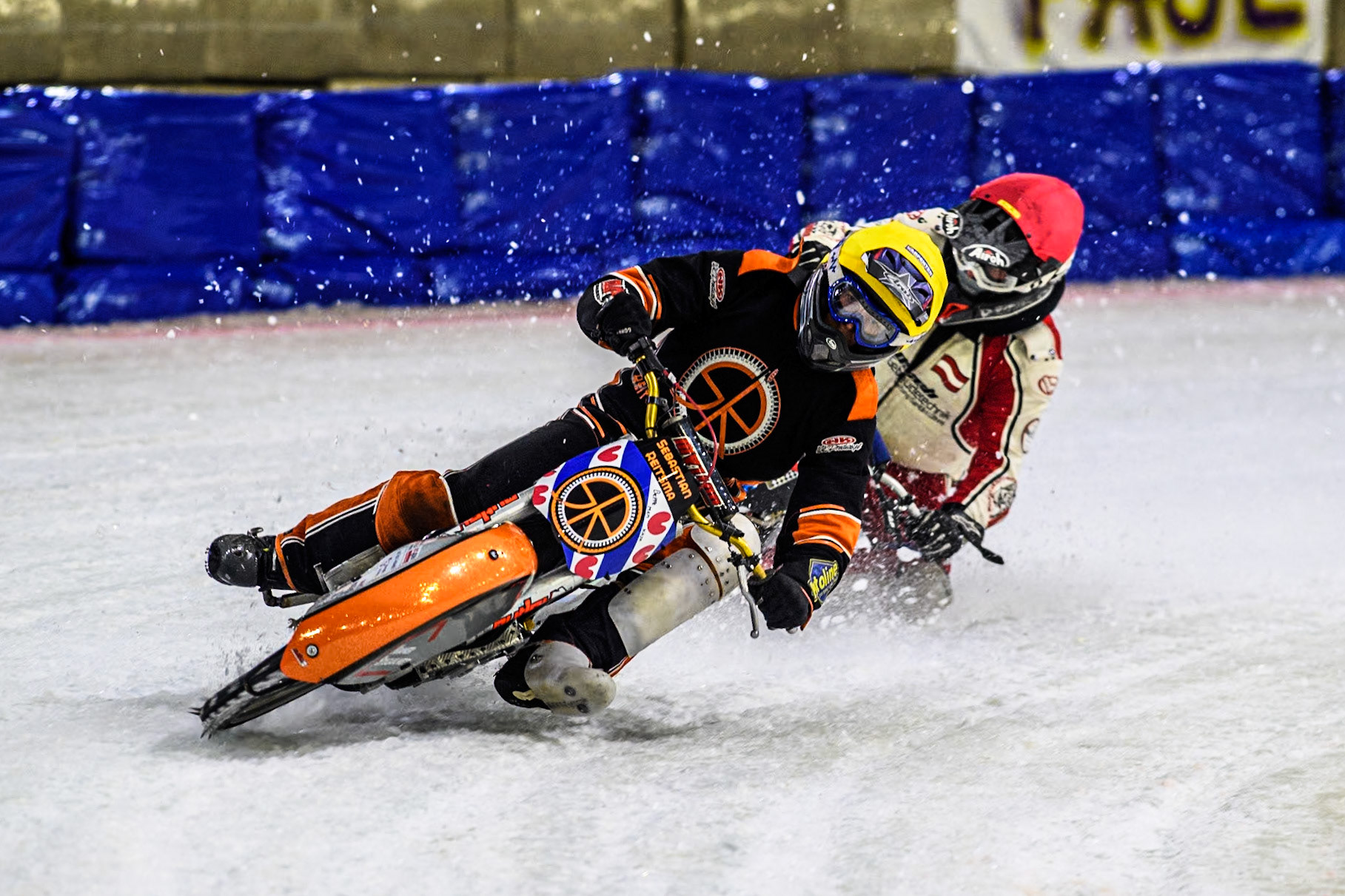 Sebastian Reitsma of The Netherlands in Yellow leading Martin Posch of Austria in Red during the Roelof Thijs Bokaal at Ice Rink Thialf, Heerenveen, The Netherlands on Friday 5th April 2024. (Photo: Ian Charles | MI News)