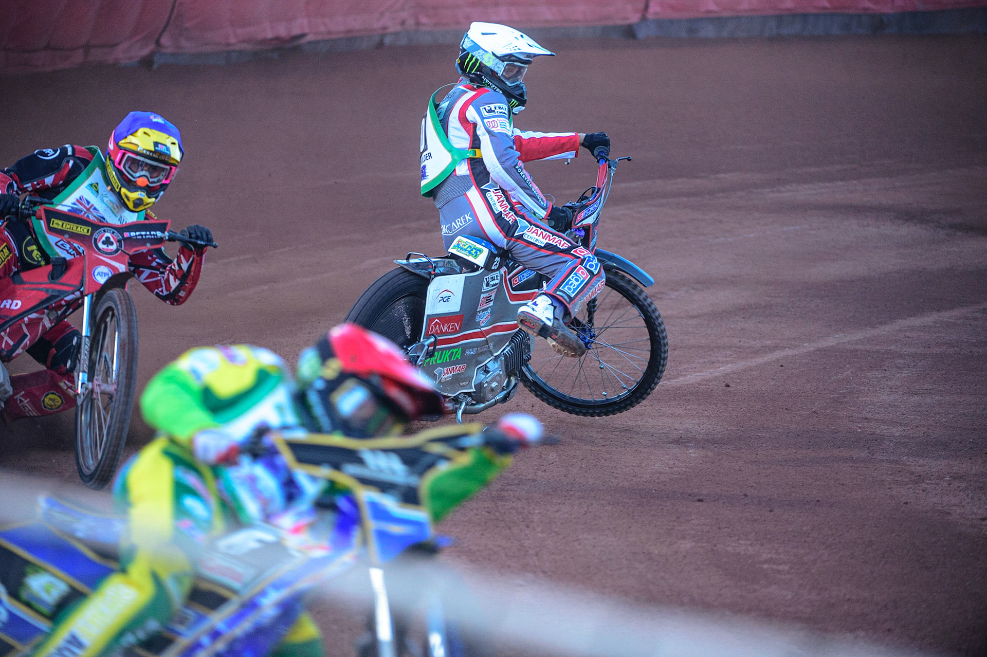 Chris Holder (Australia) (White) starts to spin in front of Max Fricke (Australia) (Red) during the FIM Speedway Grand Prix Challenge at the Peugeot Ashfield Stadium, Glasgow on Saturday 20th August 2022. (Credit: Ian Charles | MI News)