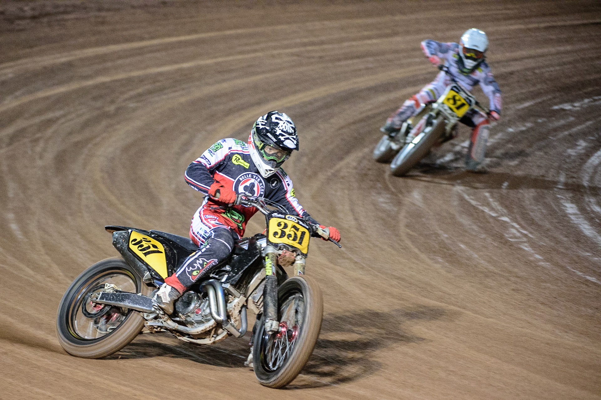 MANCHESTER, UK. OCT 30TH   Dan Bewley (351) leads Mike Goodfellow (81)  during the Manchester Masters Sidecar Speedway and Flat Track Racing at the National Speedway Stadium, Manchester on Saturday 30th October 2021. (Credit: Ian Charles | MI News)