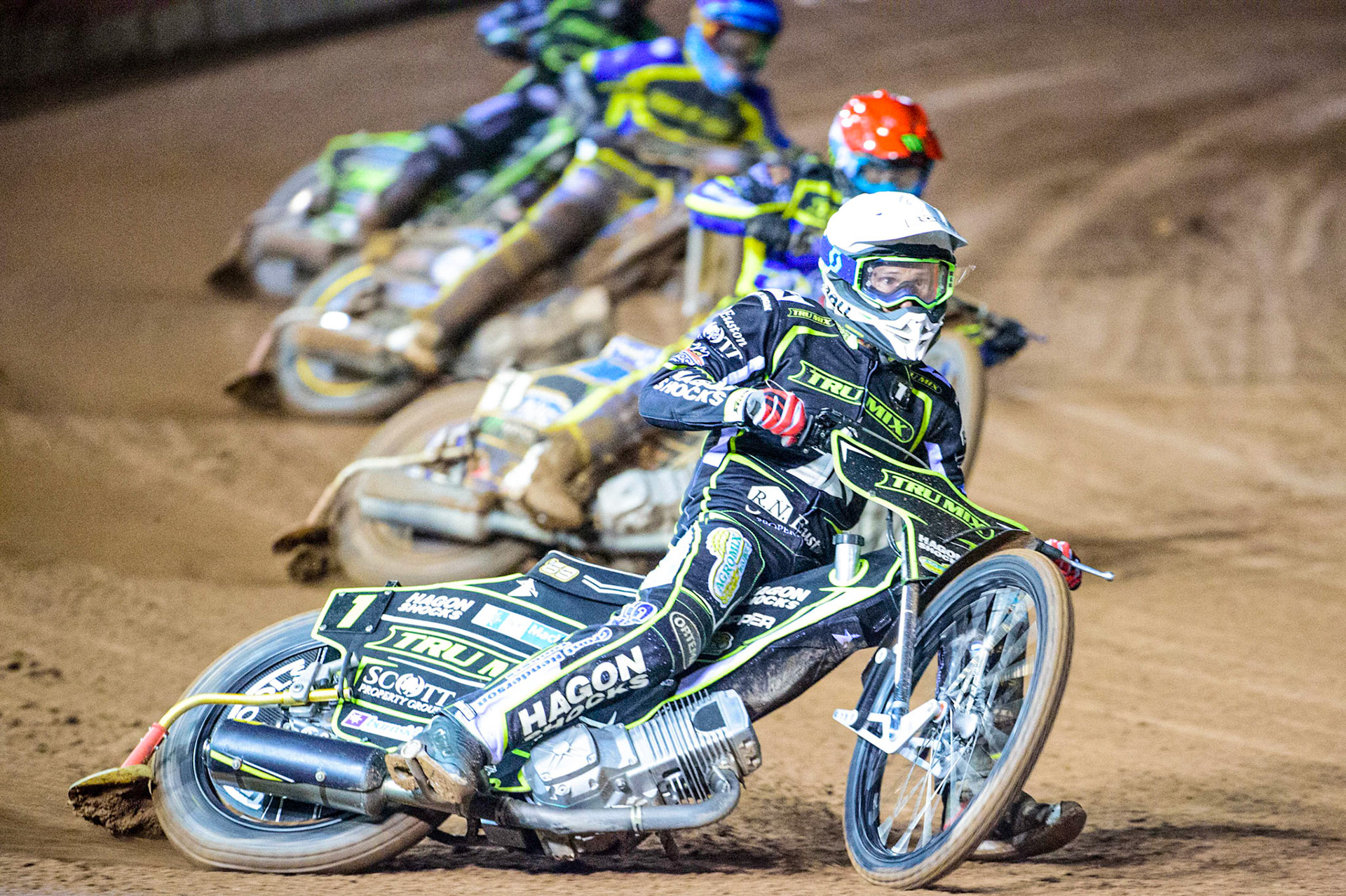 Jason Doyle (White) leads Jack Holder (Red) during the Grant Henderson Pairs at the National Speedway Stadium, Manchester on Thursday 27th October 2022. (Credit: Ian Charles | MI NEWS)