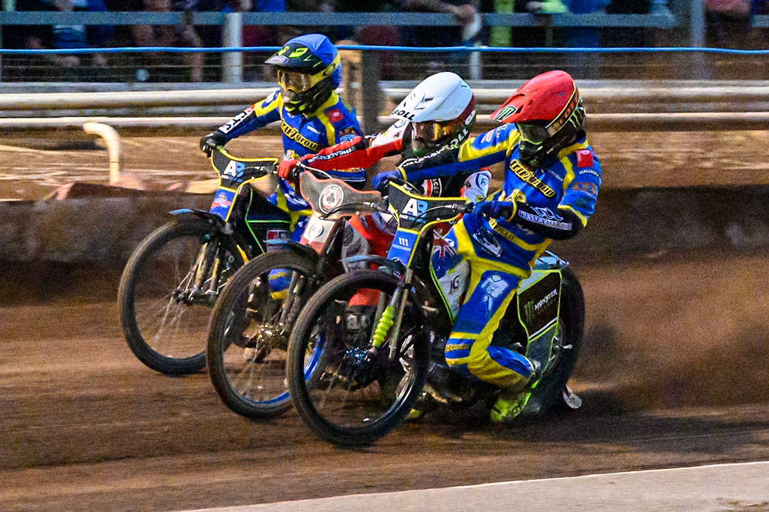 (L to R)Jye Etheridge of Sheffield Tigers , Brady Kurtz of Belle Vue Aces, in White and Chris Holder of Sheffield Tigers  in Red during the Rowe Motor Oil Premiership match between Sheffield Tigers and Belle Vue Aces at Owlerton Stadium, Sheffield on Monday 11th August 2025. (Photo: Ian Charles | MI News)