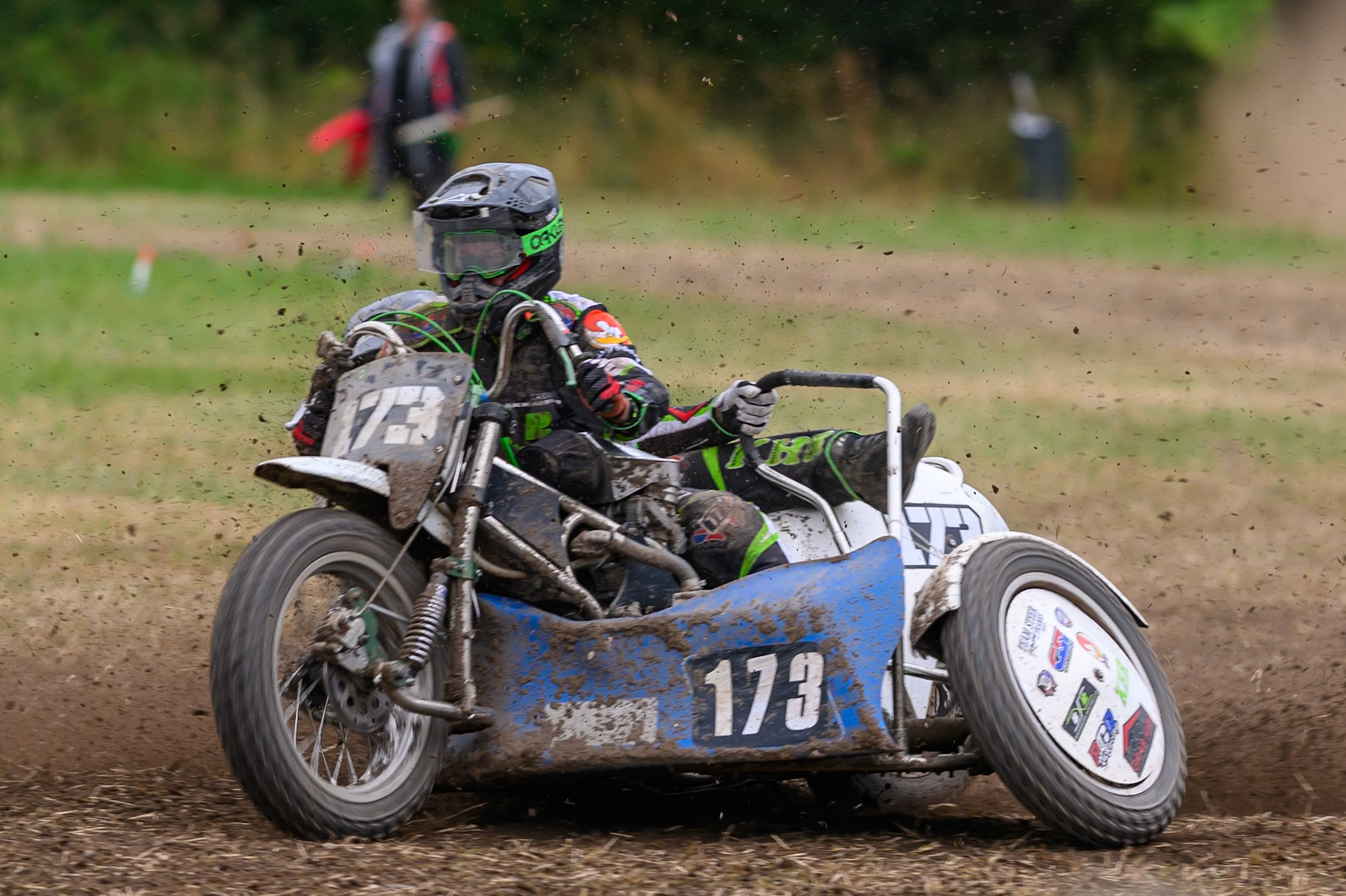 Reynolds &amp; Measor (173 in action in the 1000cc Sidecar class during the ACU Northern Grass Track Riders Championship at Cheshire Grass Track Club, Frog Lane, Knutsford, Cheshire on Sunday 20th July 2025. (Photo: Ian Charles | MI News)