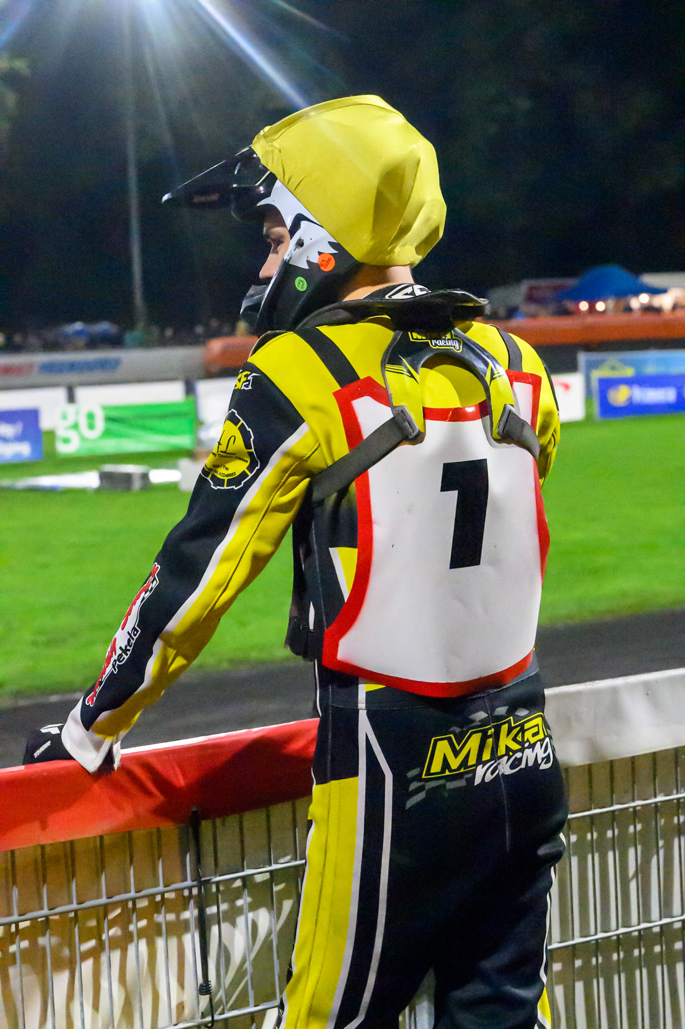 Mika Meijer of The Netherlands watches the track prep during the Gouden KENNY Helm at Speedway Veenoord, Veenoord in the Netherlands on Saturday 19th September 2026. (Photo: Ian Charles | MI News)