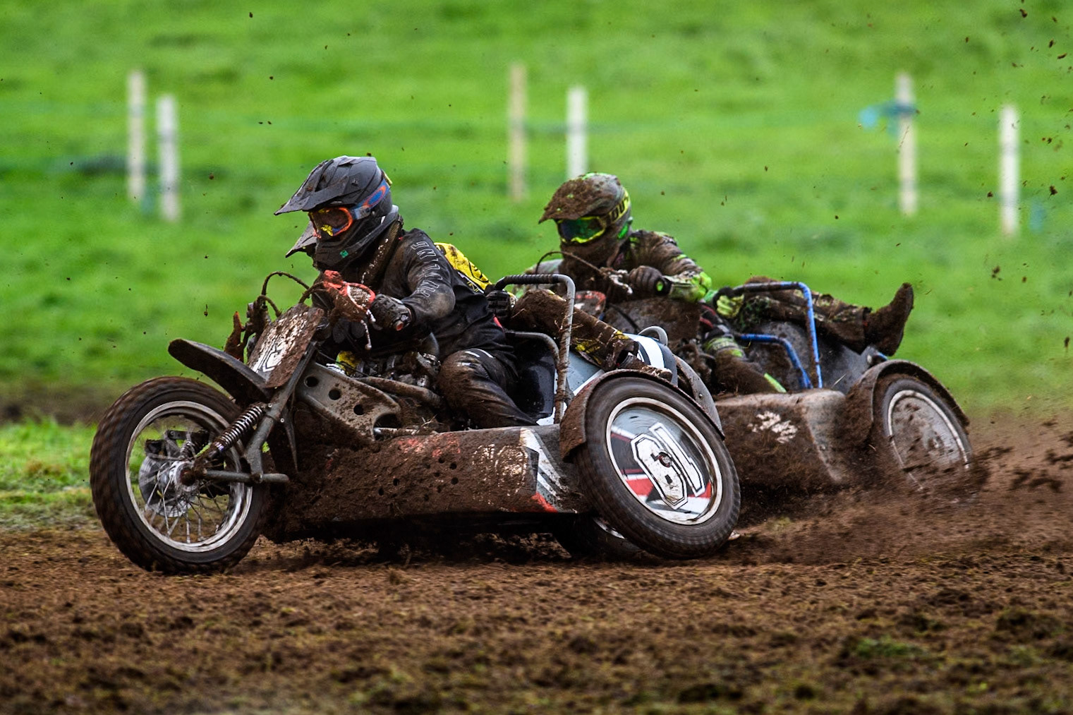 Andy Minard &amp; Lewis Davis (19) leading Billy Winterburn &amp; Ryan Wharton (94) in the 1000cc Sidecar Class Final during the ACU British Upright Championships at Woodhouse Lance, Gawsworth, Cheshire on Sunday 8th September 2024. (Photo: Ian Charles | MI News)