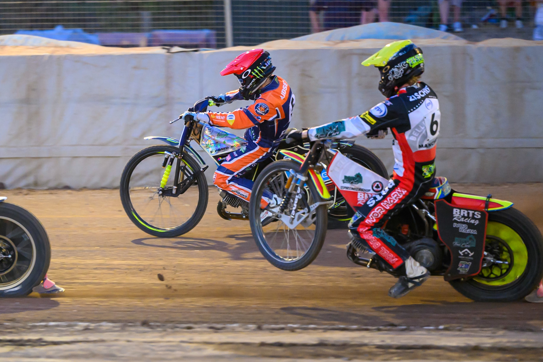 Tate Zischke of Belle Vue Aces  picks up some drive on the inside of Jaimon Lidsey of Northampton Foxes  in Red during the Rowe Motor Oil Premiership match between Northampton Foxes and Belle Vue Aces at Northampton International Shaleway, Northampton on Thursday 13th August 2026. (Photo: Ian Charles | MI News)