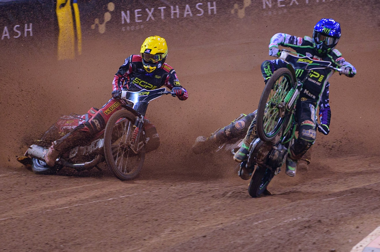 Patryk Dudek (692) (Blue) gets some lift ahead of  Max Fricke (46) (Yellow) and Tom Brennan (17) (White) during the FIM  Speedway Grand Prix of Great Britain at the Principality Stadium, Cardiff on Saturday 13th August 2022. (Credit: Ian Charles | MI News