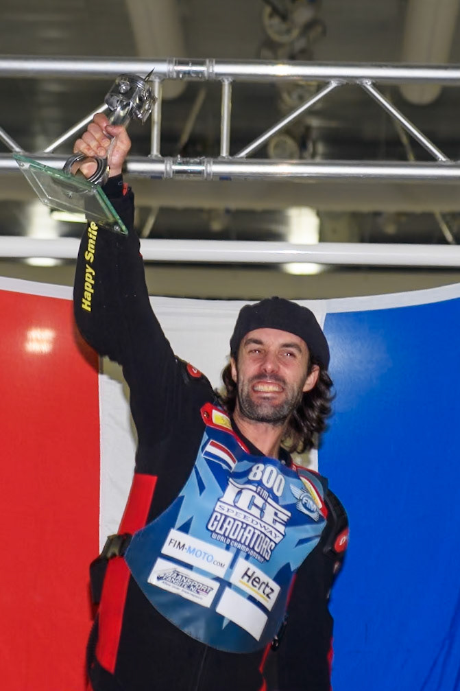 Jasper Iwema of The Netherlands celebrates his win during the Roelof Thijs Bokaal at Ice Rink Thialf, Heerenveen, The Netherlands on Friday 5th April 2024. (Photo: Ian Charles | MI News)