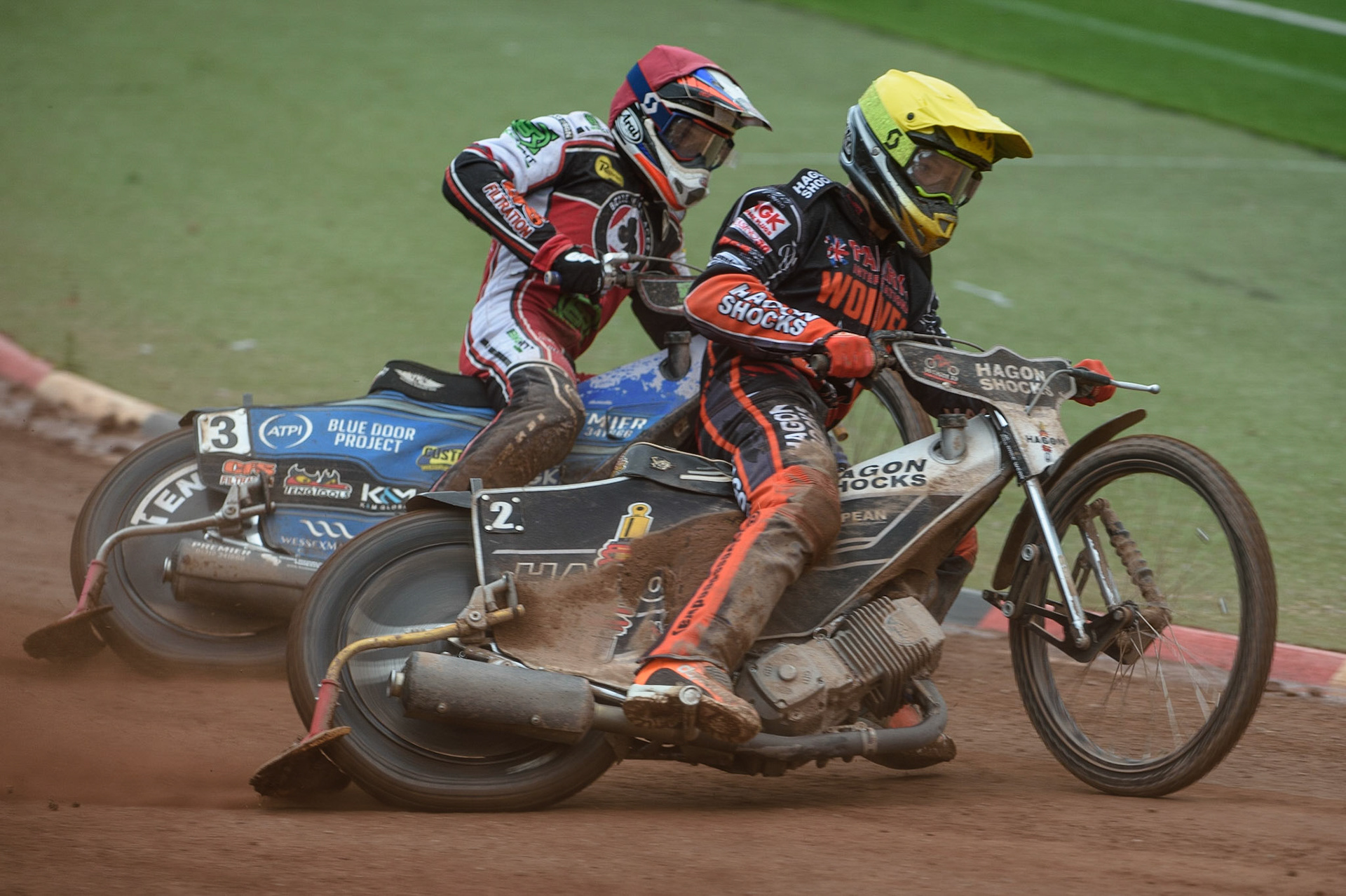 MANCHESTER, UK. AUGUST 30TH Broc Nicol  (Yellow) outside Steve Worrall  (Red) during the SGB Premiership match between Belle Vue Aces and Wolverhampton Wolves at the National Speedway Stadium, Manchester on Monday 30th August 2021. (Credit: Ian Charles | MI News)