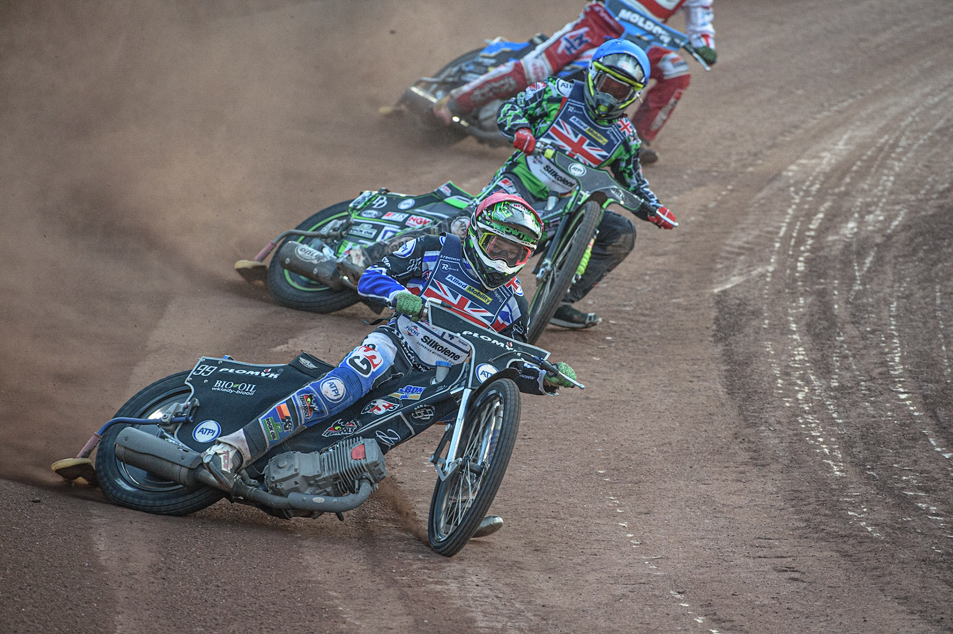 GLASGOW, UK. JUNE 19TH.  Dan Bewley (Great Britain) (Red) leads Charles Wright (Great Britain) (White) during the FIM Speedway Grand Prix Qualifying Round at the Peugeot Ashfield Stadium, Glasgow on Saturday 19th June 2021. (Credit: Ian Charles | MI News)