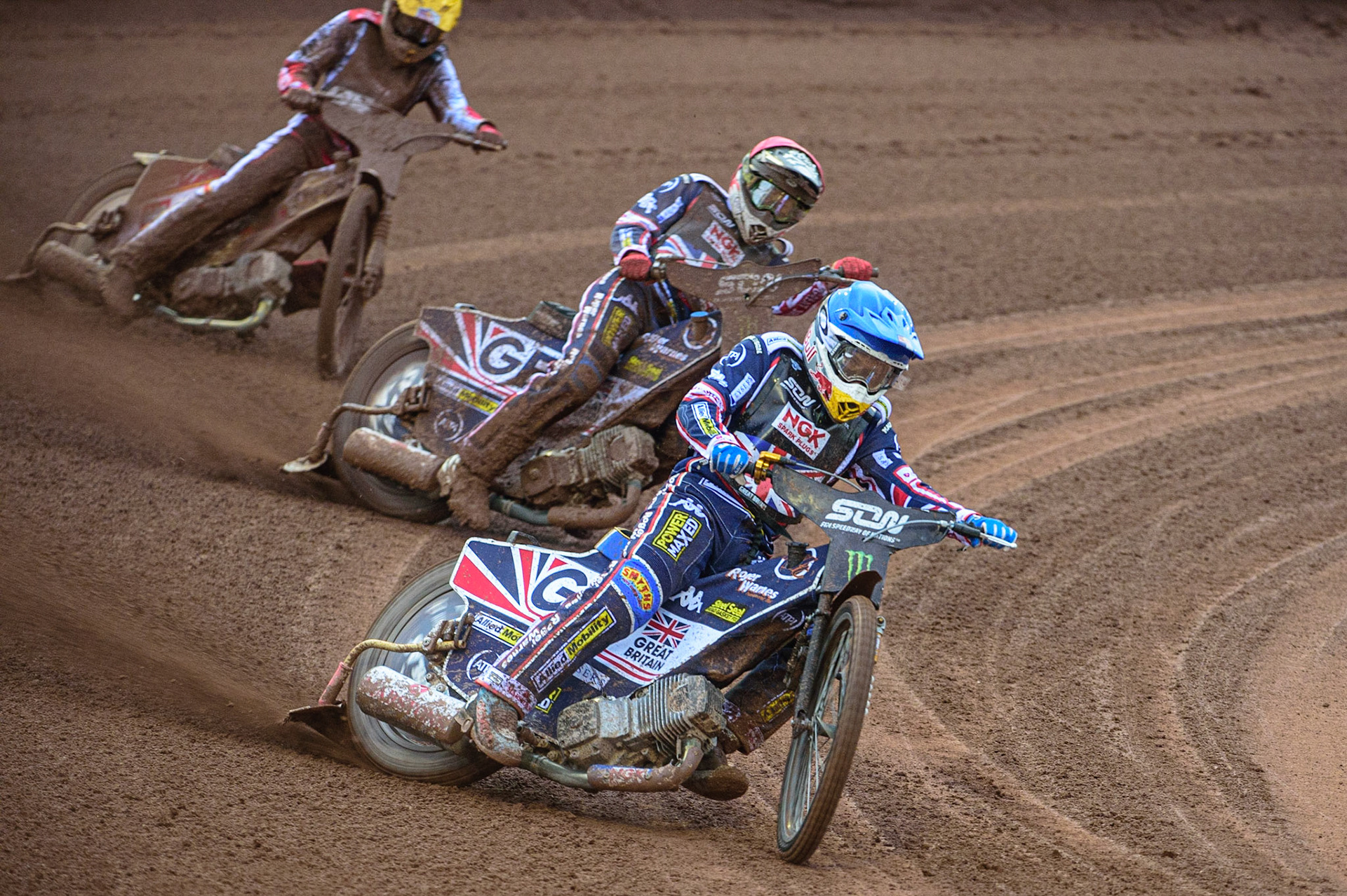 MANCHESTER, UK. OCT 17TH Robert Lambert of Great Britain (Blue) leads Dan Bewley of Great Britain (Red) and Maciej Janowski of Poland (Yellow) during the Monster Energy FIM Speedway of Nations at the National Speedway Stadium, Manchester on Sunday  17th October 2021. (Credit: Ian Charles | MI News)