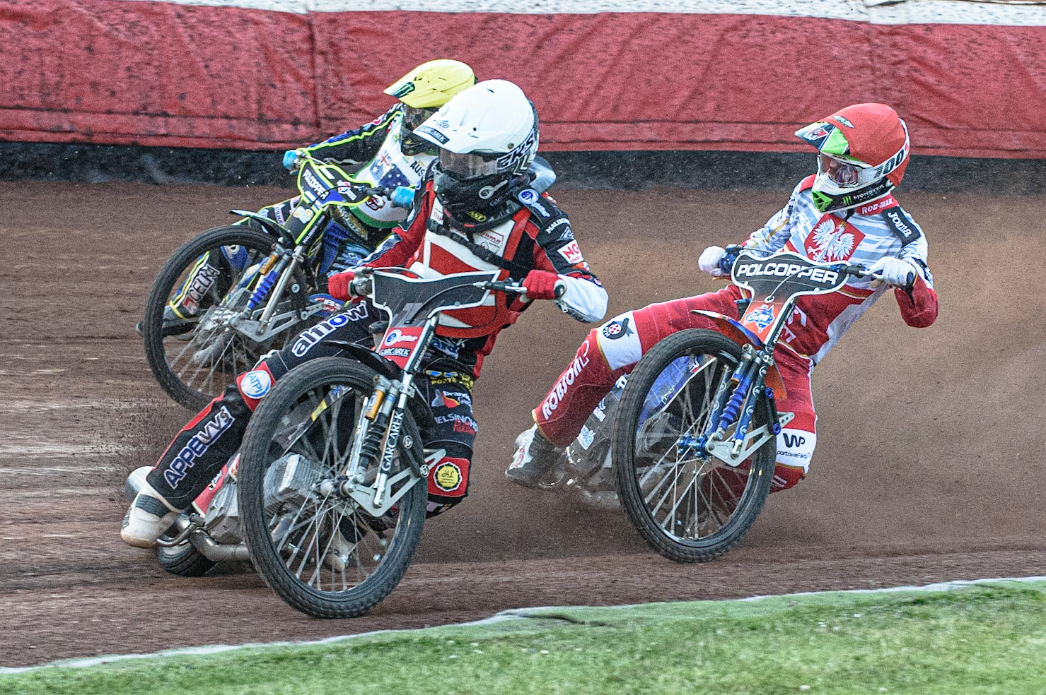 GLASGOW, UK. JUNE 19TH.  Nicolai Klindt (Denmark) (White) leads Tobiasz Musielak (Poland) (Red) and Jaimon Lidsey (Australia) (Yellow) during the FIM Speedway Grand Prix Qualifying Round at the Peugeot Ashfield Stadium, Glasgow on Saturday 19th June 2021. (Credit: Ian Charles | MI News)