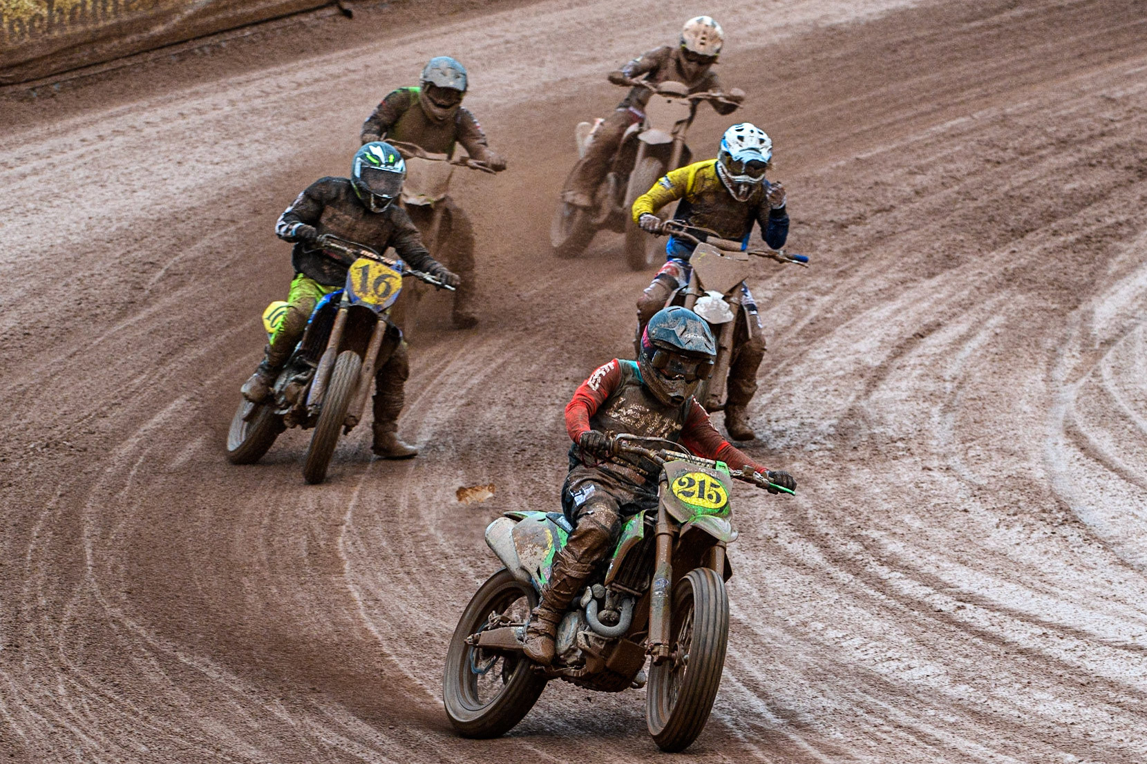 Ferran Sastre Martinez (215) from Spain leads Santagio Arangio (16) from Argentina and the pack during the FIM World Flat Track Championship Round 1 at the National Speedway Stadium, Manchester on Saturday 5th August 2023. (Photo: Ian Charles | MI News)