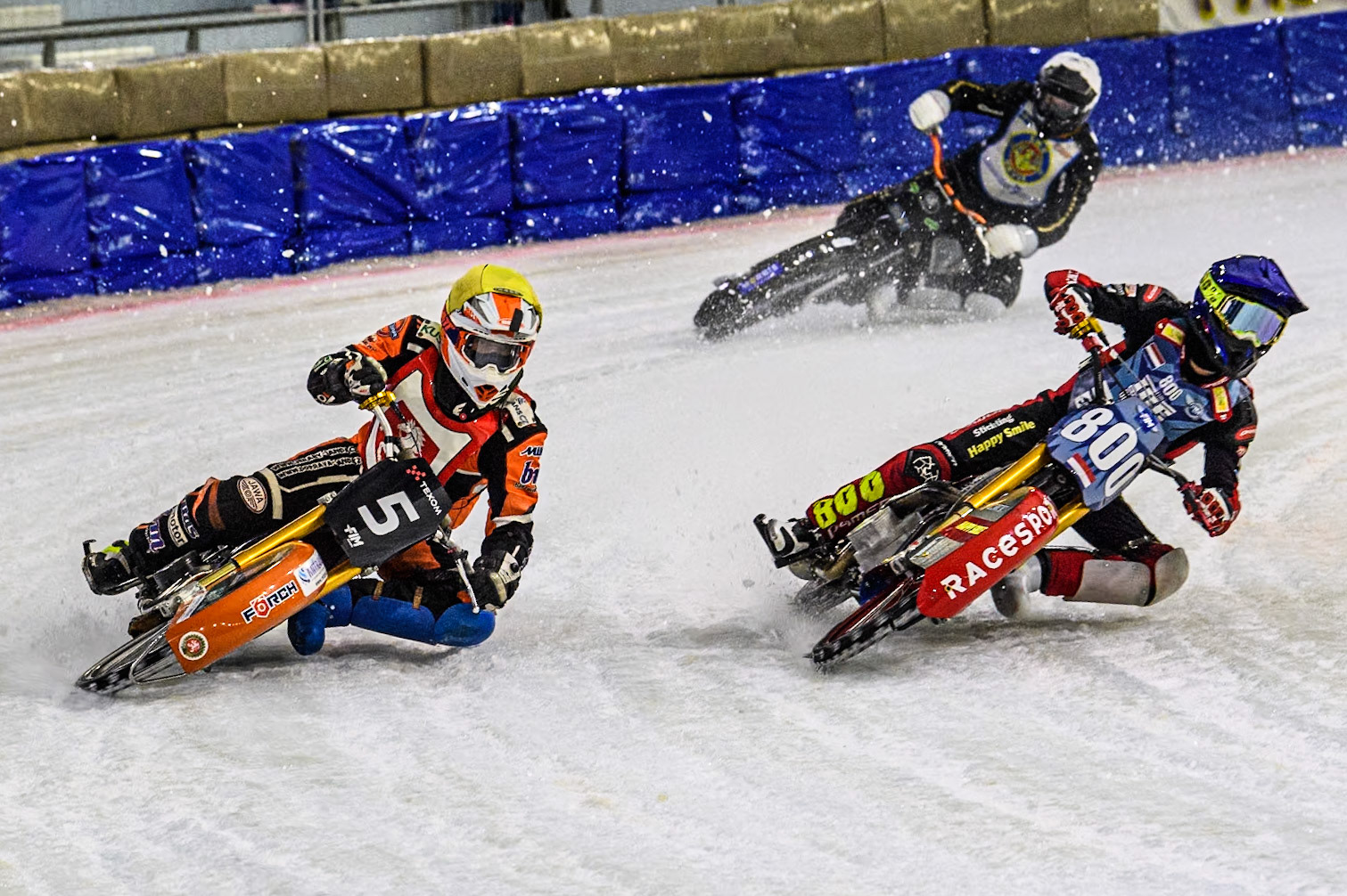 Jasper Iwema of The Netherlands \in Blue rides inside Lukáš Hutla of The Czech Republic in Yellow with Isak Dekkerhus of Sweden in White behind during the Roelof Thijs Bokaal at Ice Rink Thialf, Heerenveen, The Netherlands on Friday 5th April 2024. (Photo: Ian Charles | MI News)