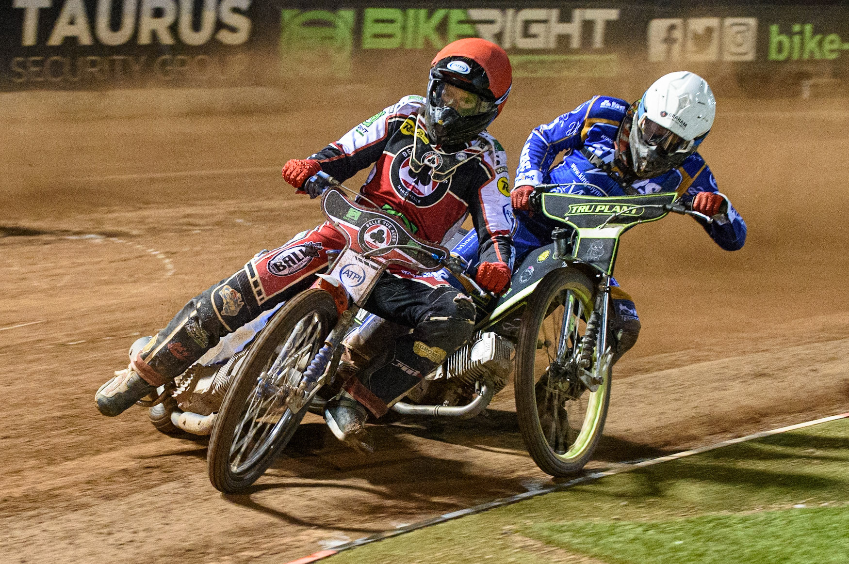 MANCHESTER, UK. SEPT 13TH  Brady Kurtz shuts down Craig Cook  (White) during the SGB Premiership match between Belle Vue Aces and King's Lynn Stars at the National Speedway Stadium, Manchester on Monday 13th September 2021. (Credit: Ian Charles | MI News)