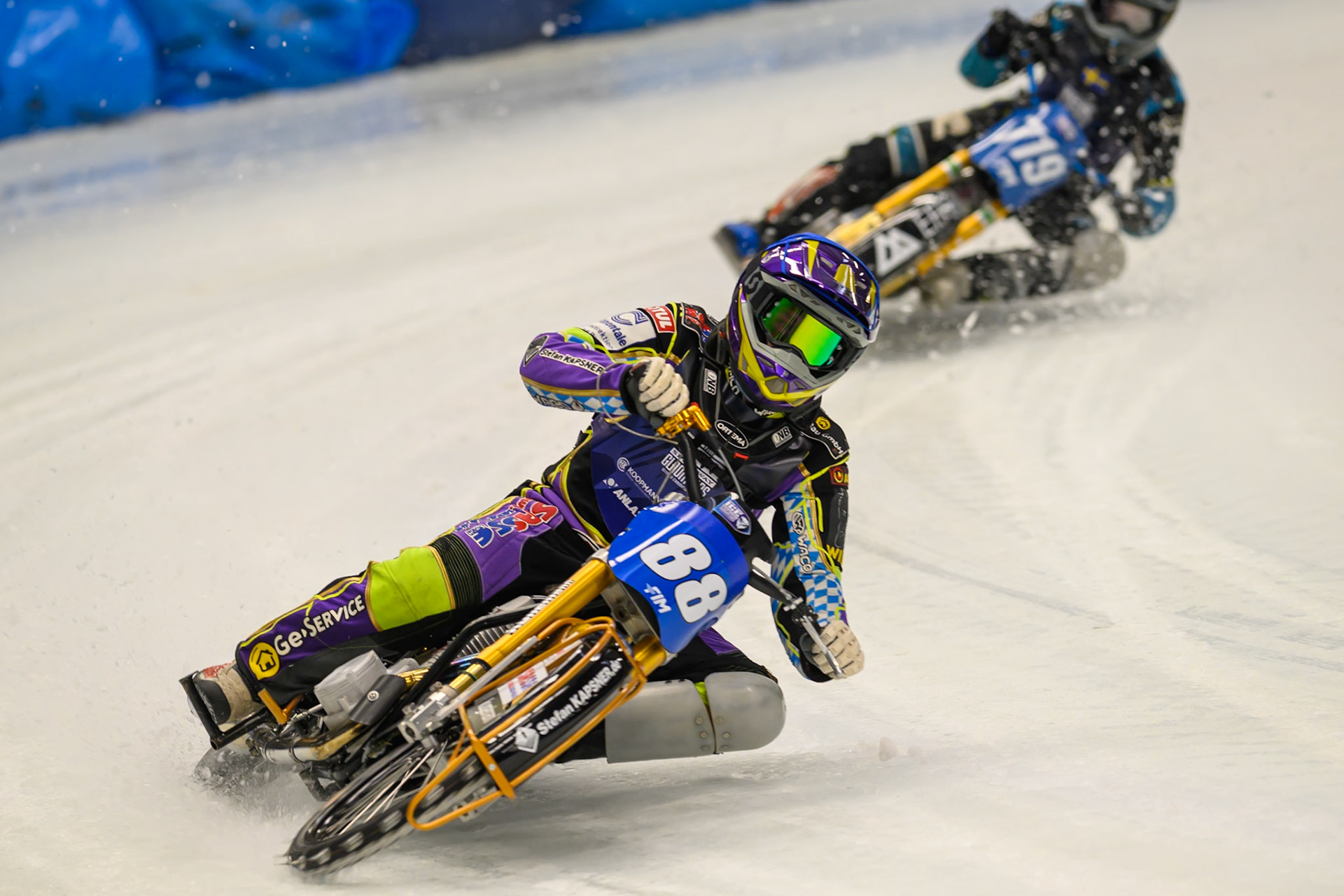 Max Niedermaier (88) of Germany in Blue leading Filip Jäger (719) of Sweden in Yellow during the Ice Speedway Gladiators World Championship Final 2 at Max-Aicher-Arena, Inzell on Sunday 15th March 2026. (Photo: Ian Charles | MI News)