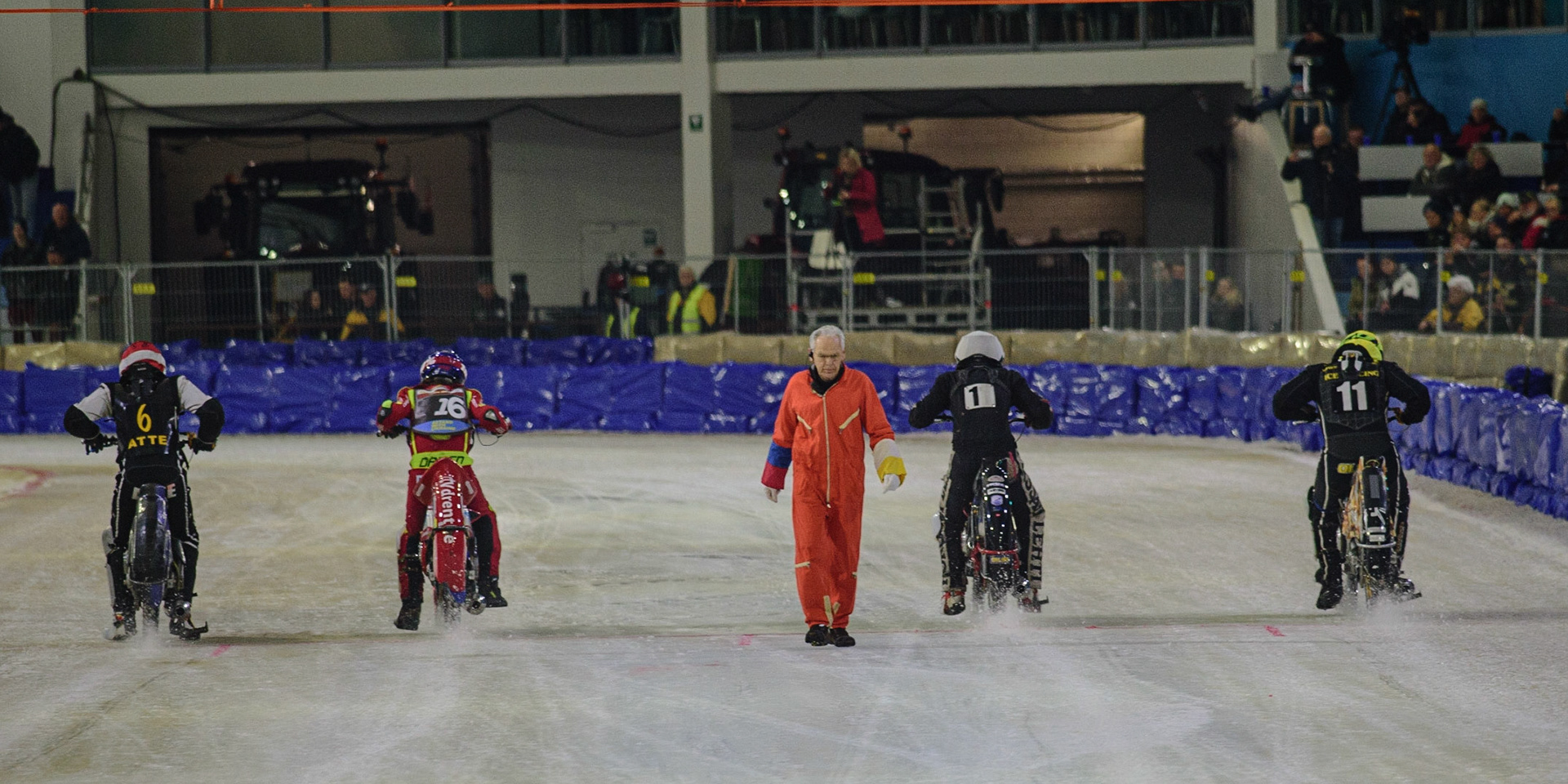 HEERENVEEN, NL. APR 1.  The start of Heat 9: (l-r) Atte Suolammi (Red), Jasper Iwema (Blue), Henri Ahlbom (White) and Jimmy Olsén (Yellow) during the ROLOEF THIJS BOKAAL  at Ice Rink Thialf, Heerenveen on Friday 1st April 2022. (Credit: Ian Charles | MI News)